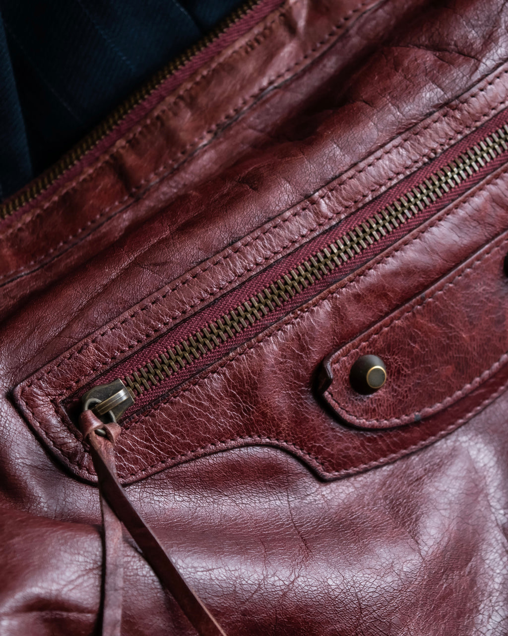 “BALENCIAGA” The Day leather one shoulder bag (burgundy)