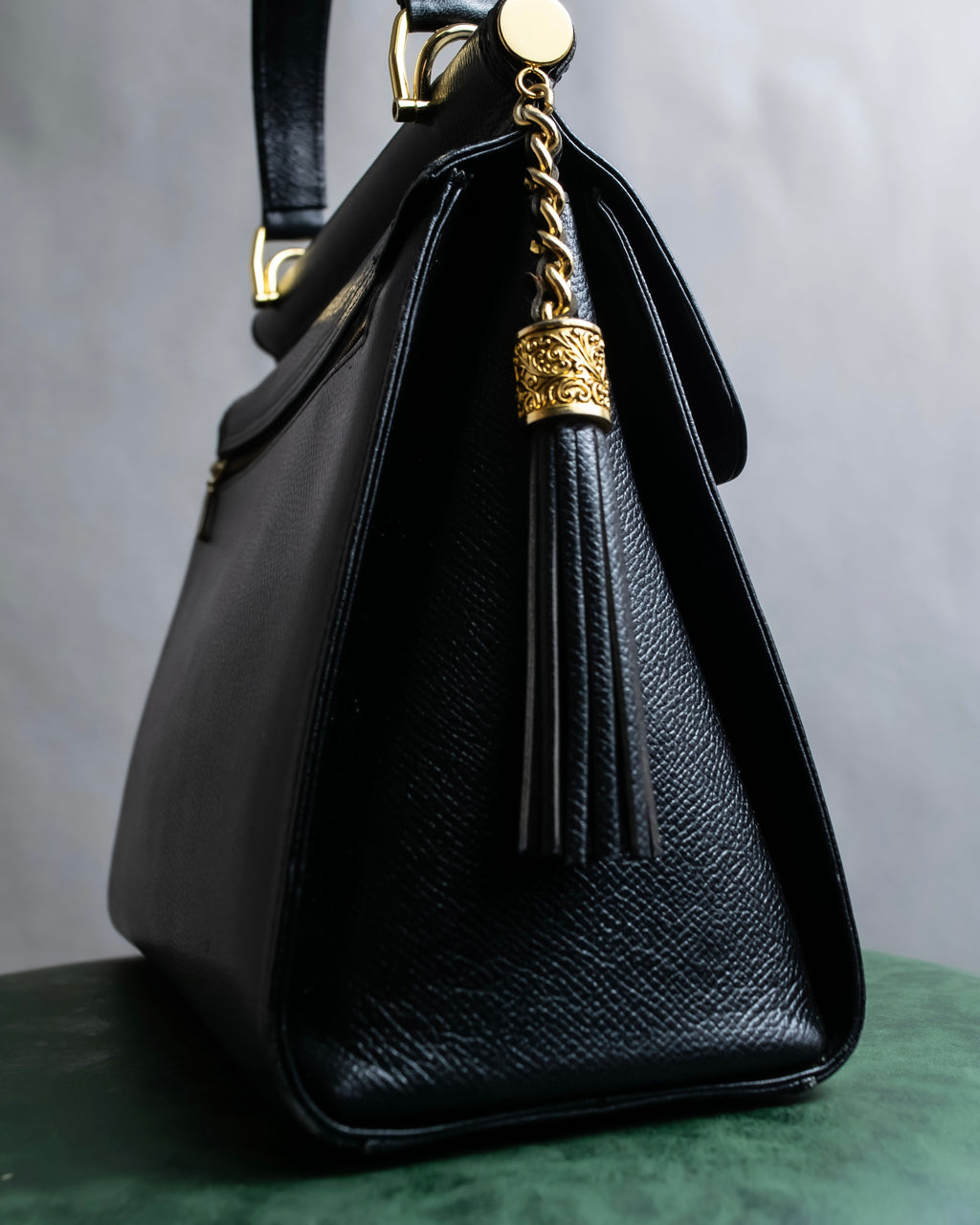 "VALENTINO" Garavani gold metal design leather hand bag