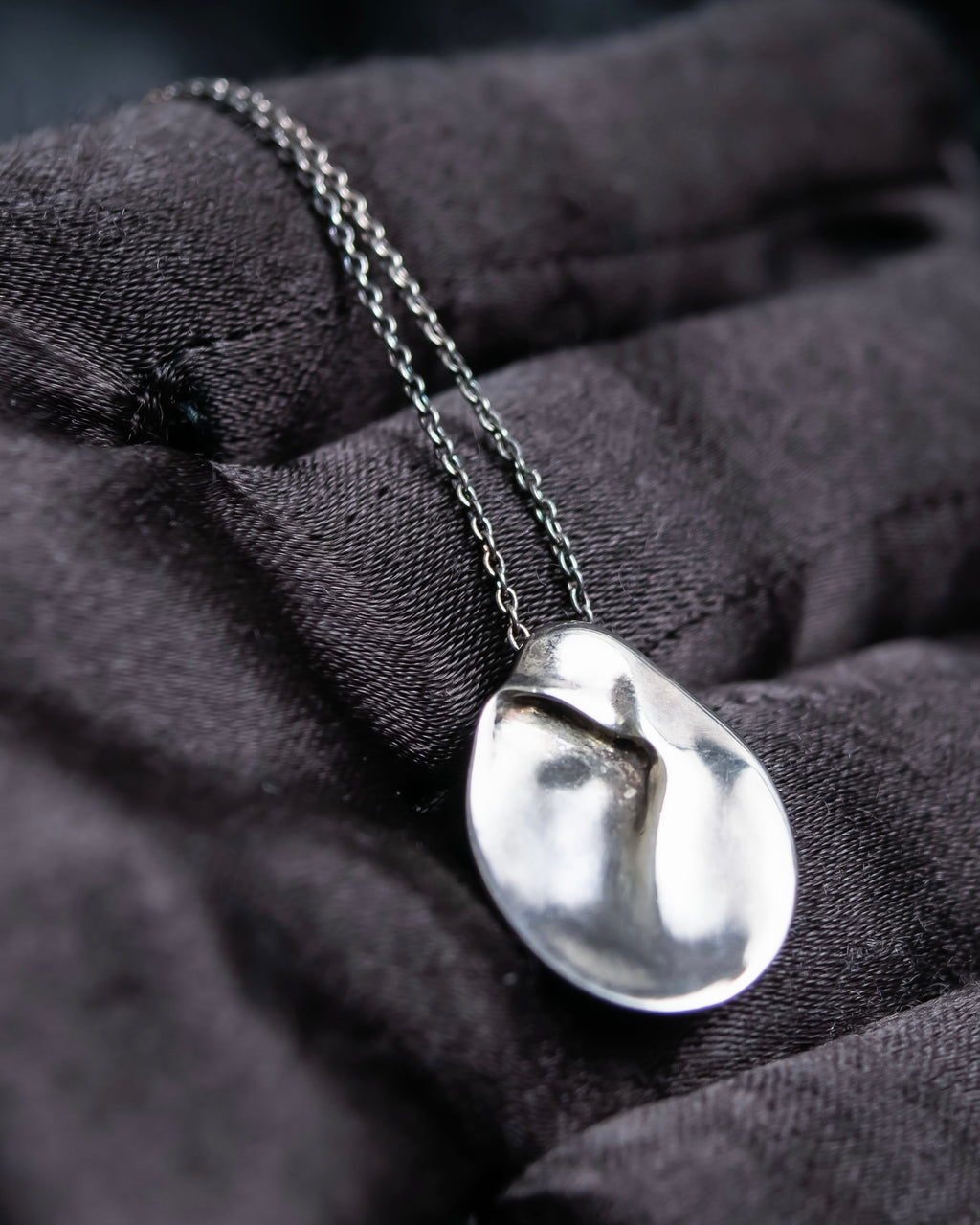 "Tiffany&Co Elsa Peretti madonna necklace