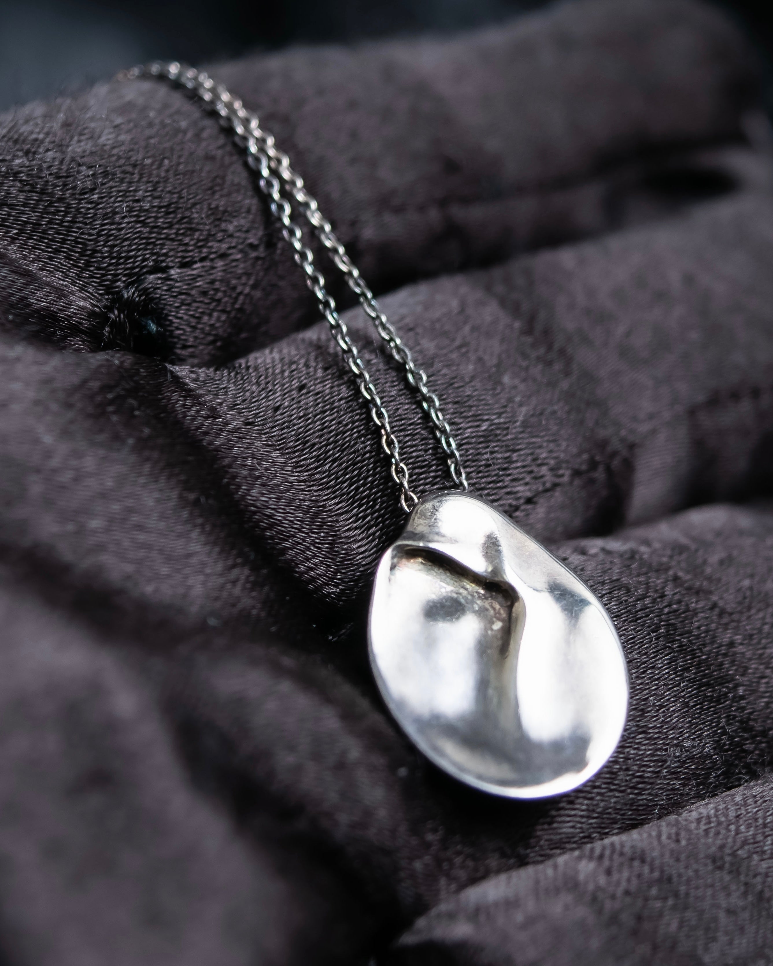 "Tiffany&Co Elsa Peretti madonna necklace