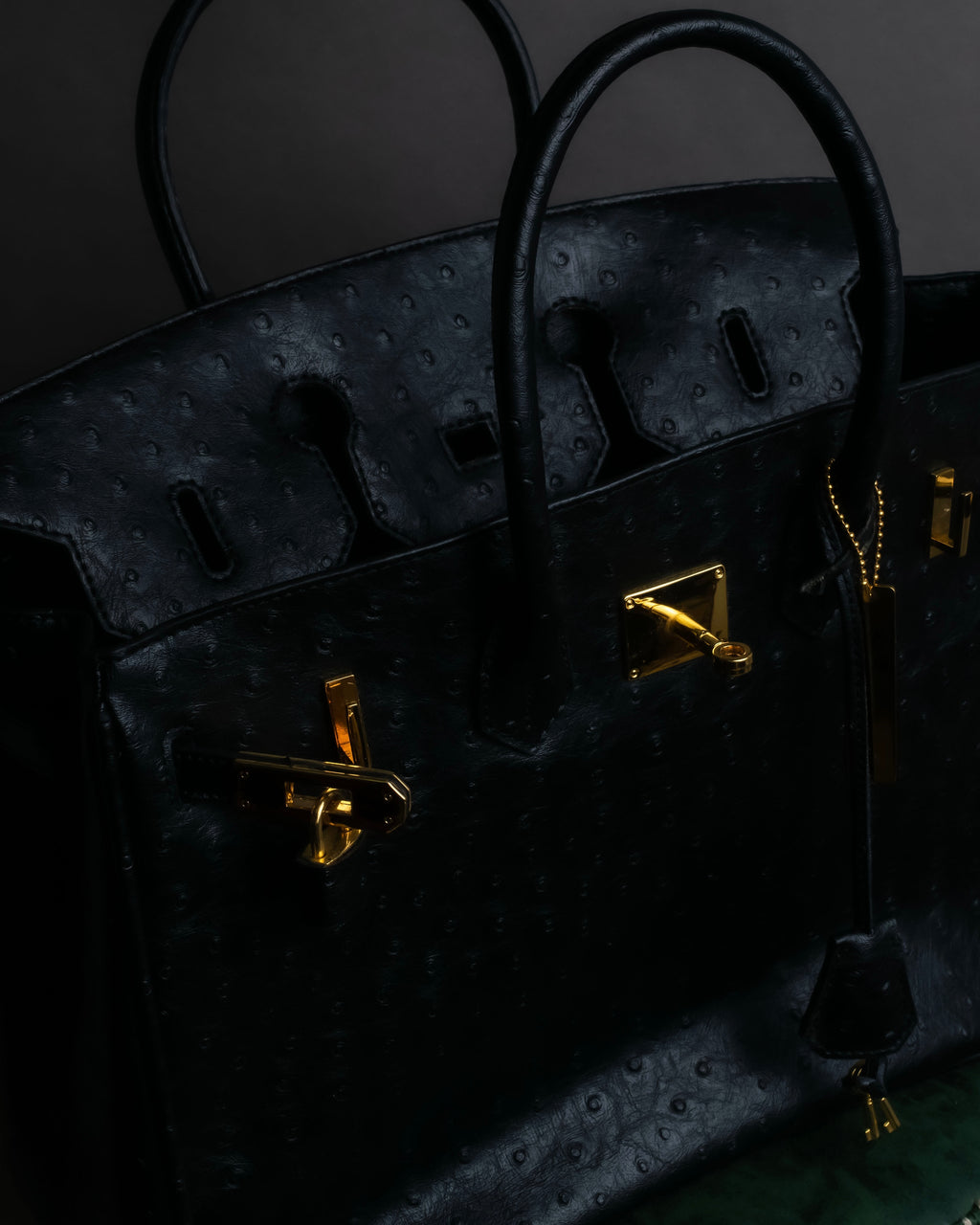 "Pierre Cardin" Turnlock design ostrich leather top handle bag