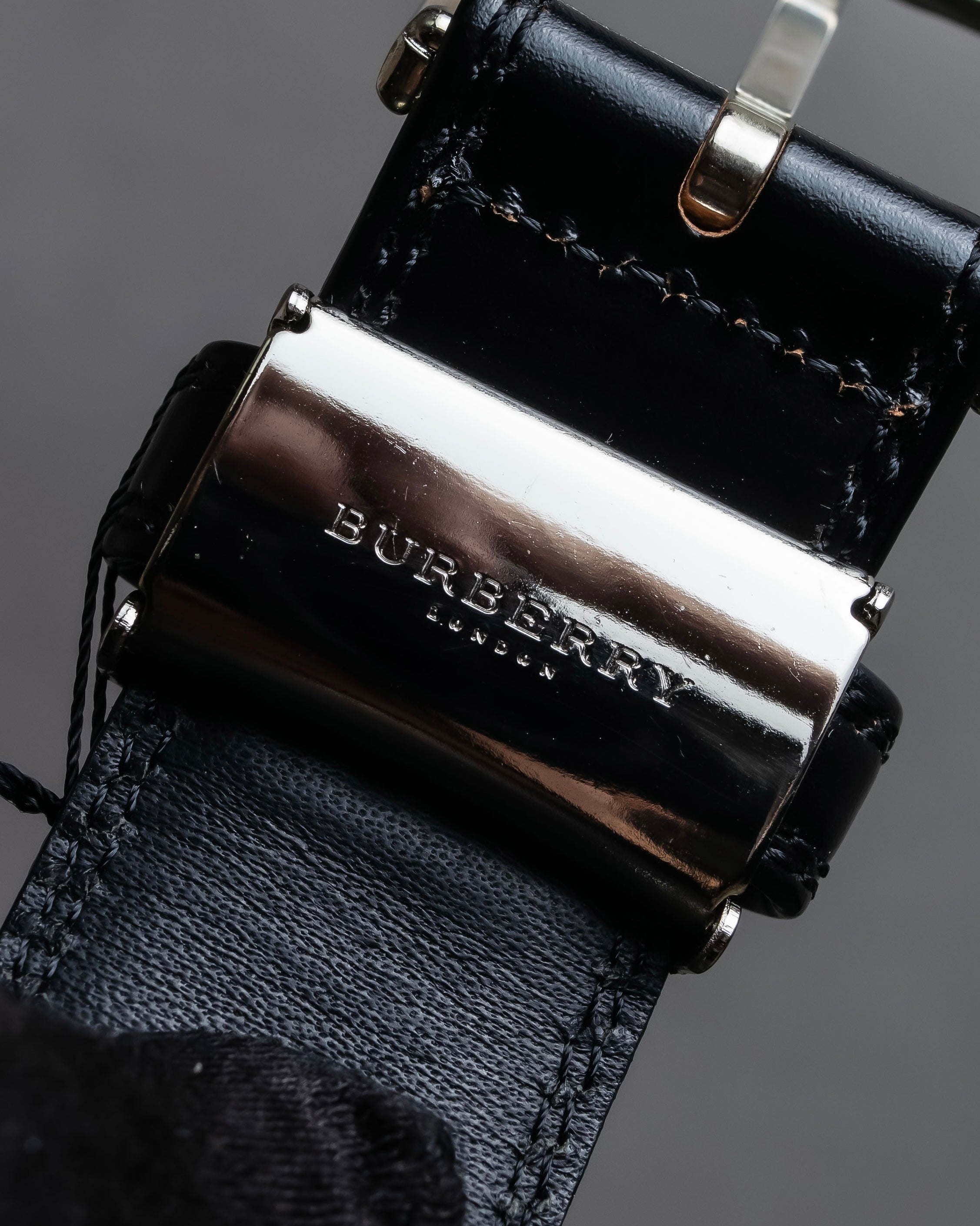 "BURBERRY" Equestrian Knight design leather belt