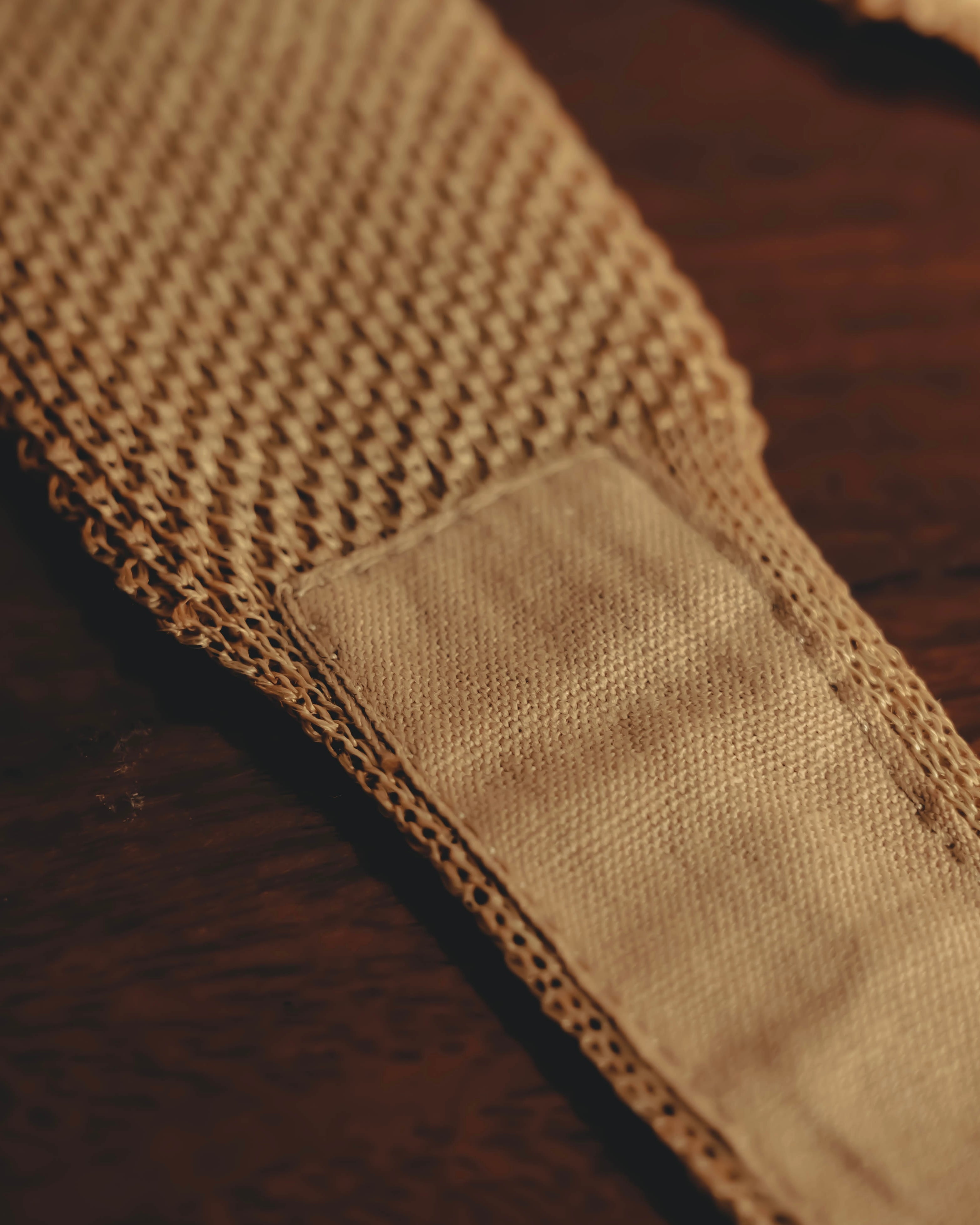 “COMME des GARÇONS HOMME”
80’s-90’s open-knit square-end necktie