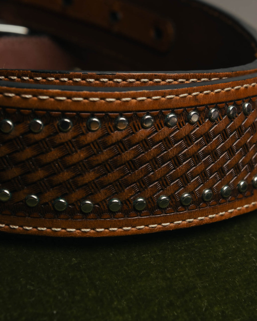 "ARIAT" 00's-10's Studded tooled leather western belt
