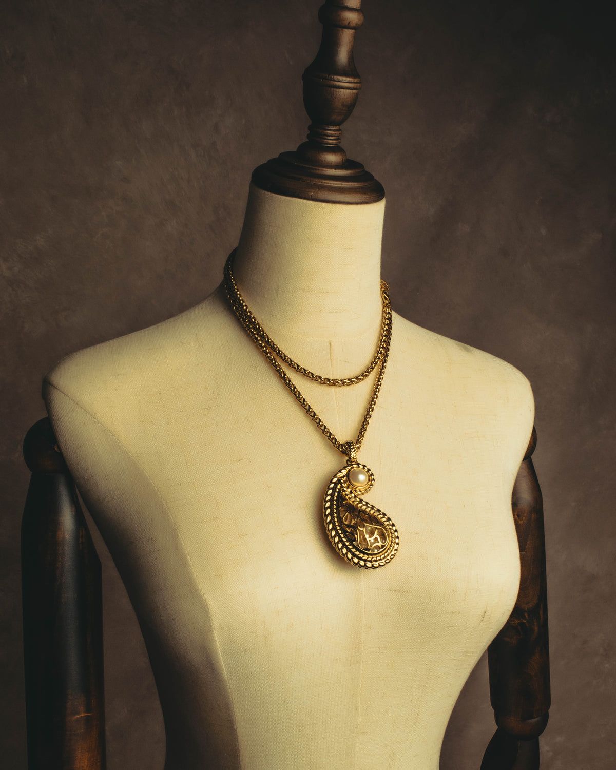 "Christian Dior" 80's-90's Ornate pendant necklace