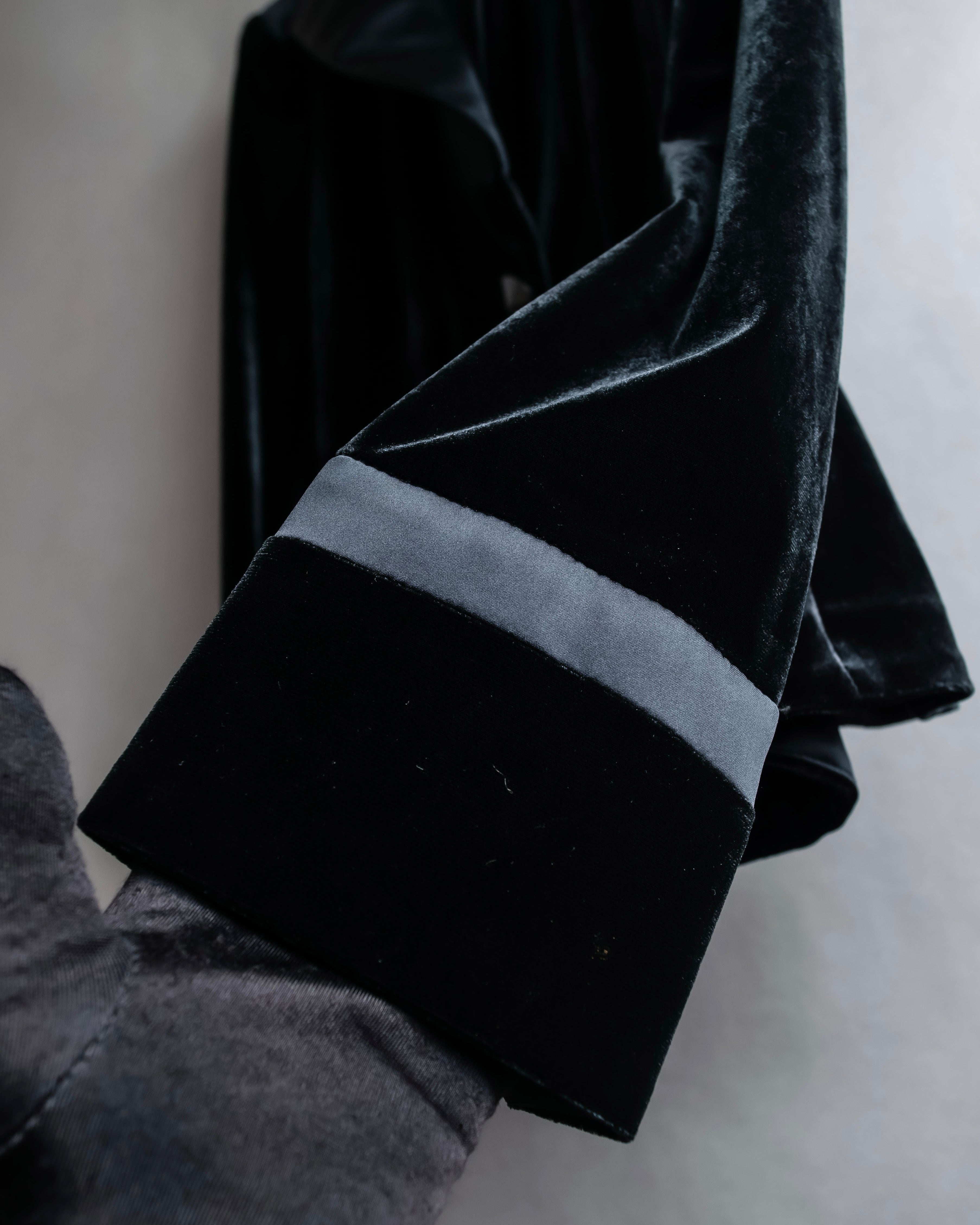 "ARMANI COLLEZIONI" Satin switched design velvet jacket