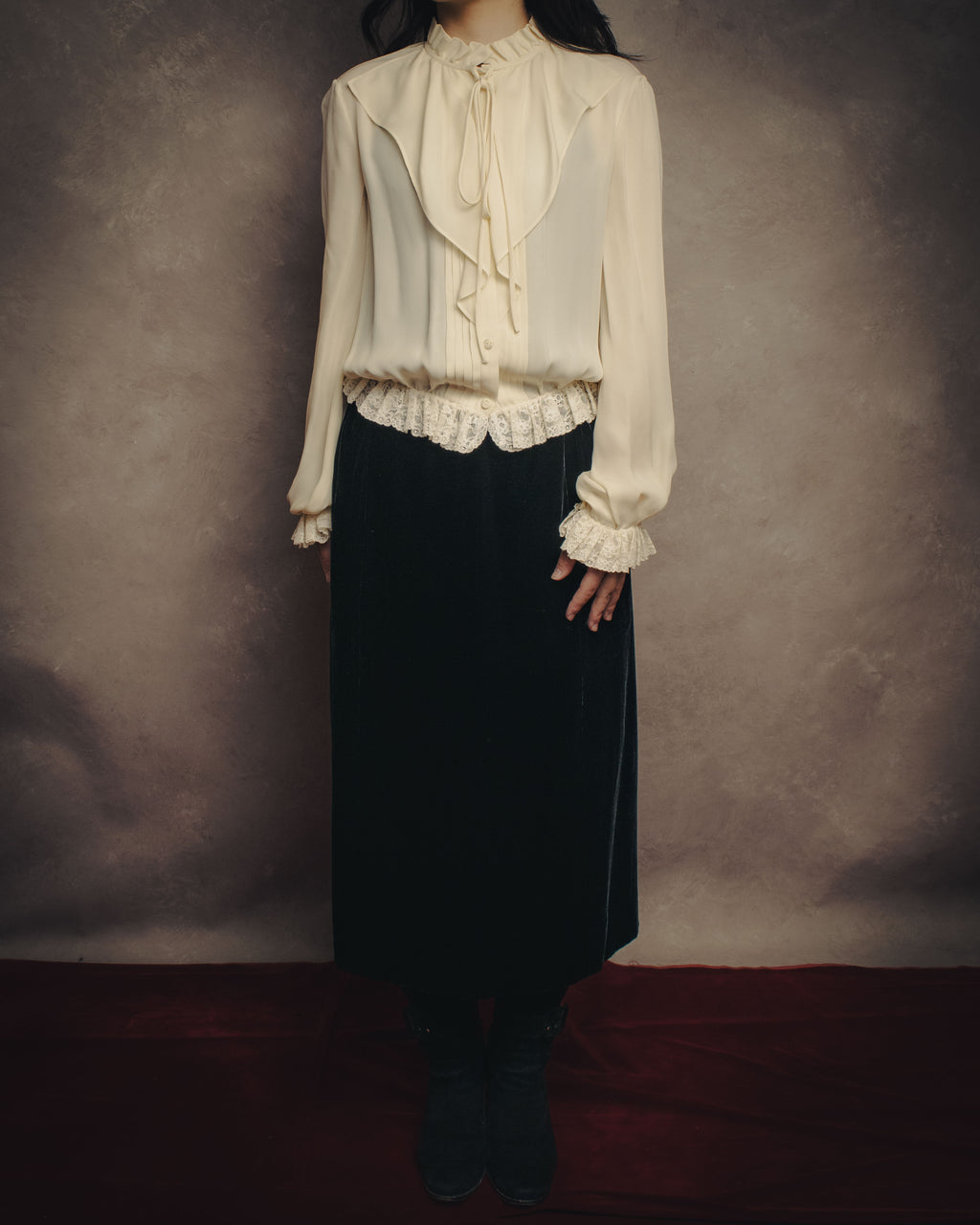 -SPECIAL- “VALENTINO” 1998-2008 Silk ruffled lace bow blouse