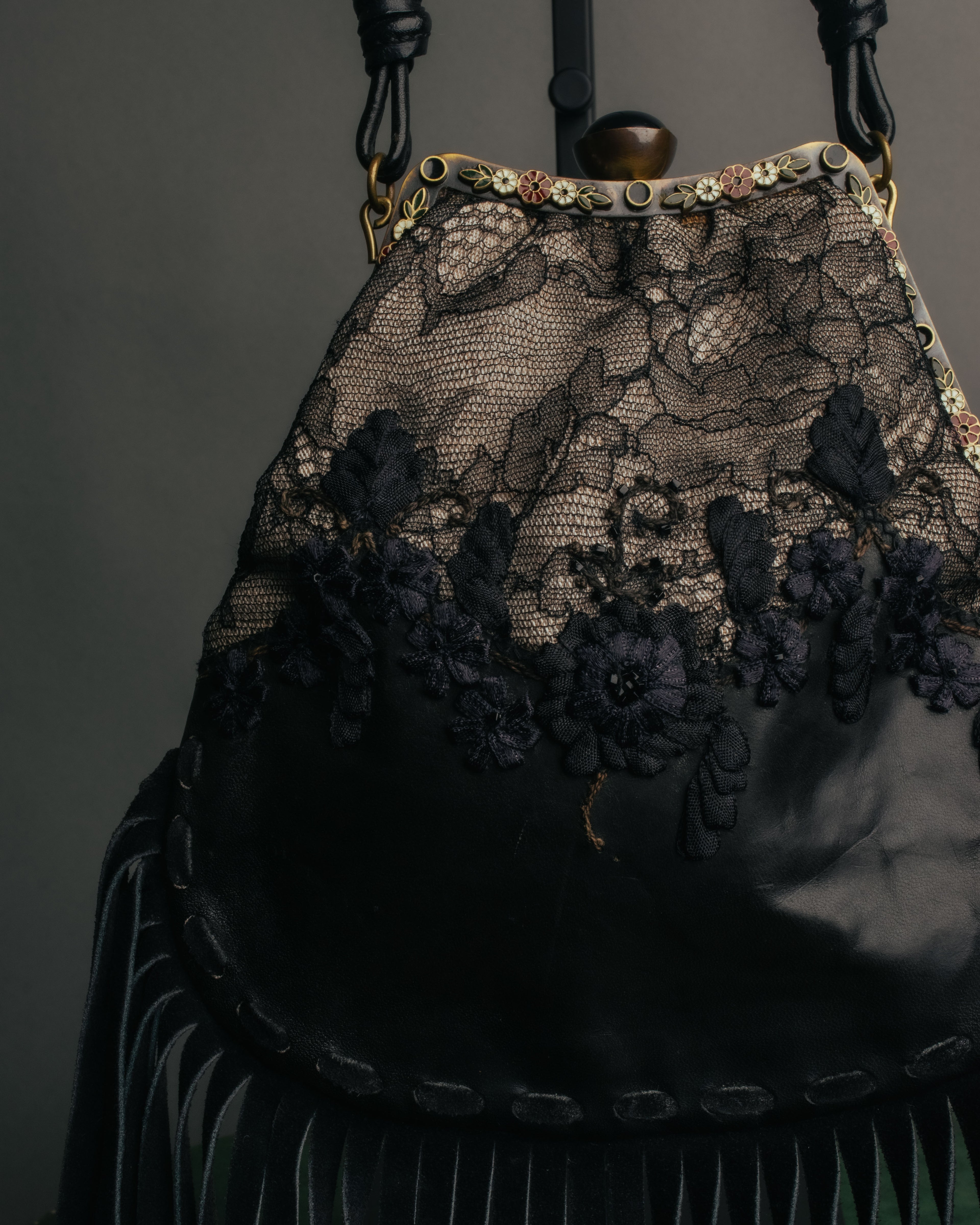 -SPECIAL- “VALENTINO GARAVANI” 2014-2016 lace embellished fringe frame bag