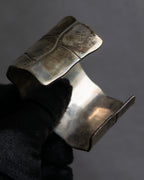 "END CUSTOM JEWELLERS" Square pattern wavy silver bangle