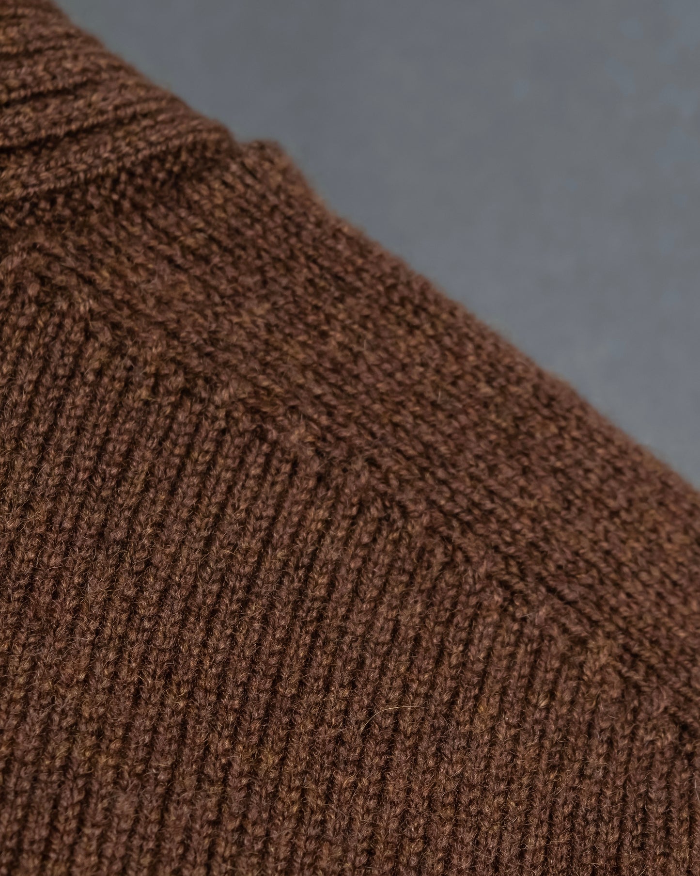 "HERMES" 100% cashmere V neck design knit