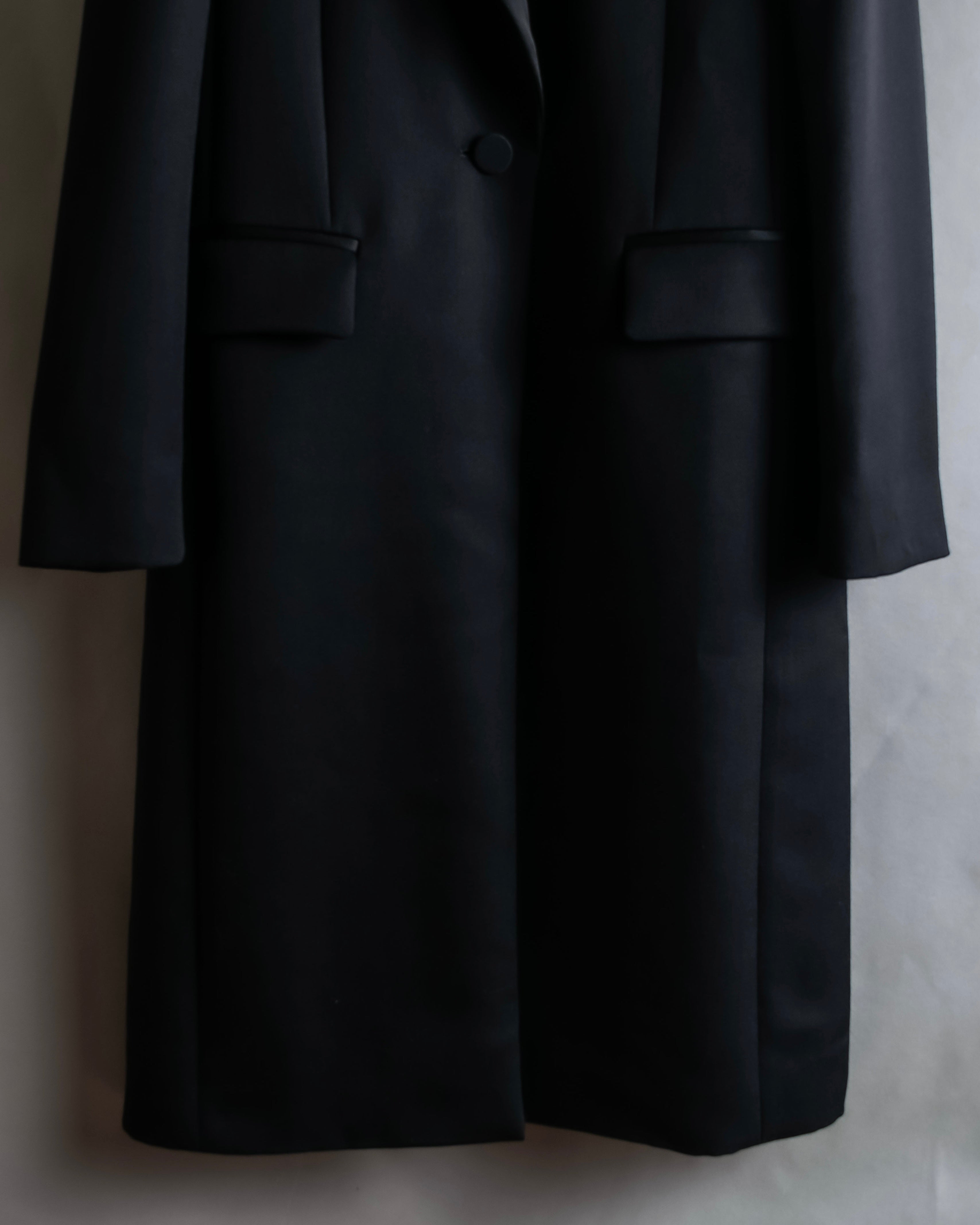 "HUGO BOSS" Satin switch lapel shaped tailored coat