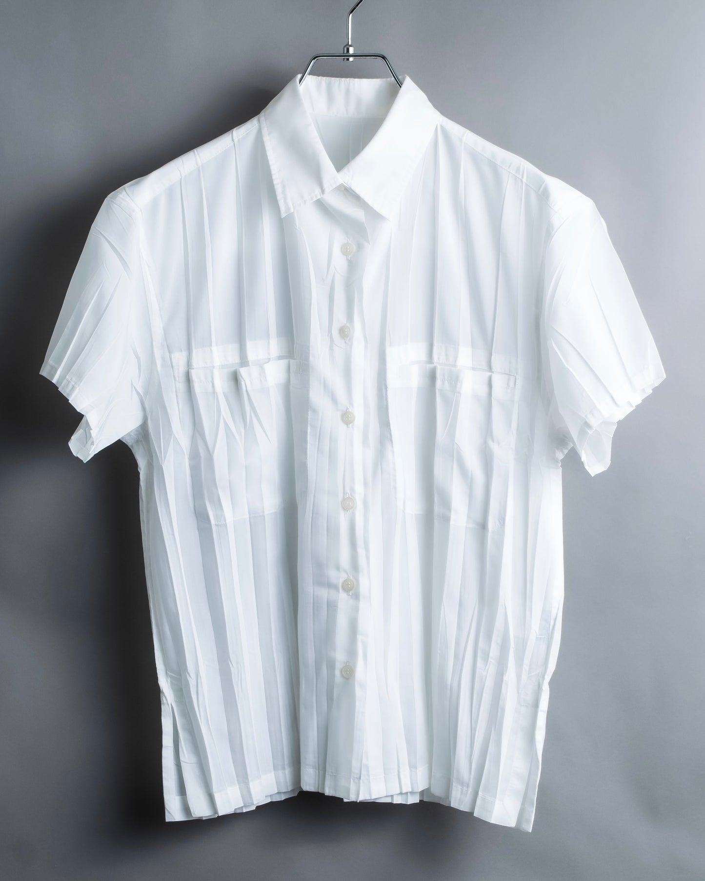 "ISSEY MIYAKE" Pleated short sleeve shirt