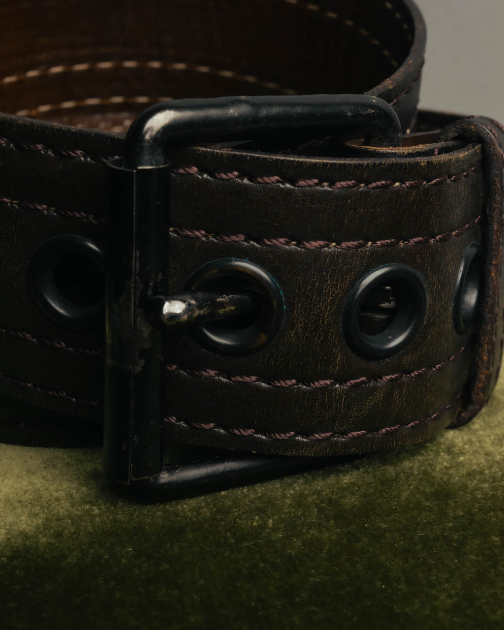 “Yves Saint Laurent” 00’s Wide eyelet leather belt