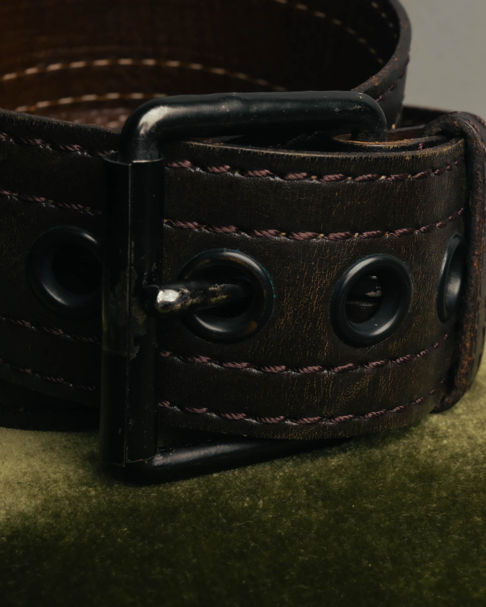 “Yves Saint Laurent” 00’s Wide eyelet leather belt