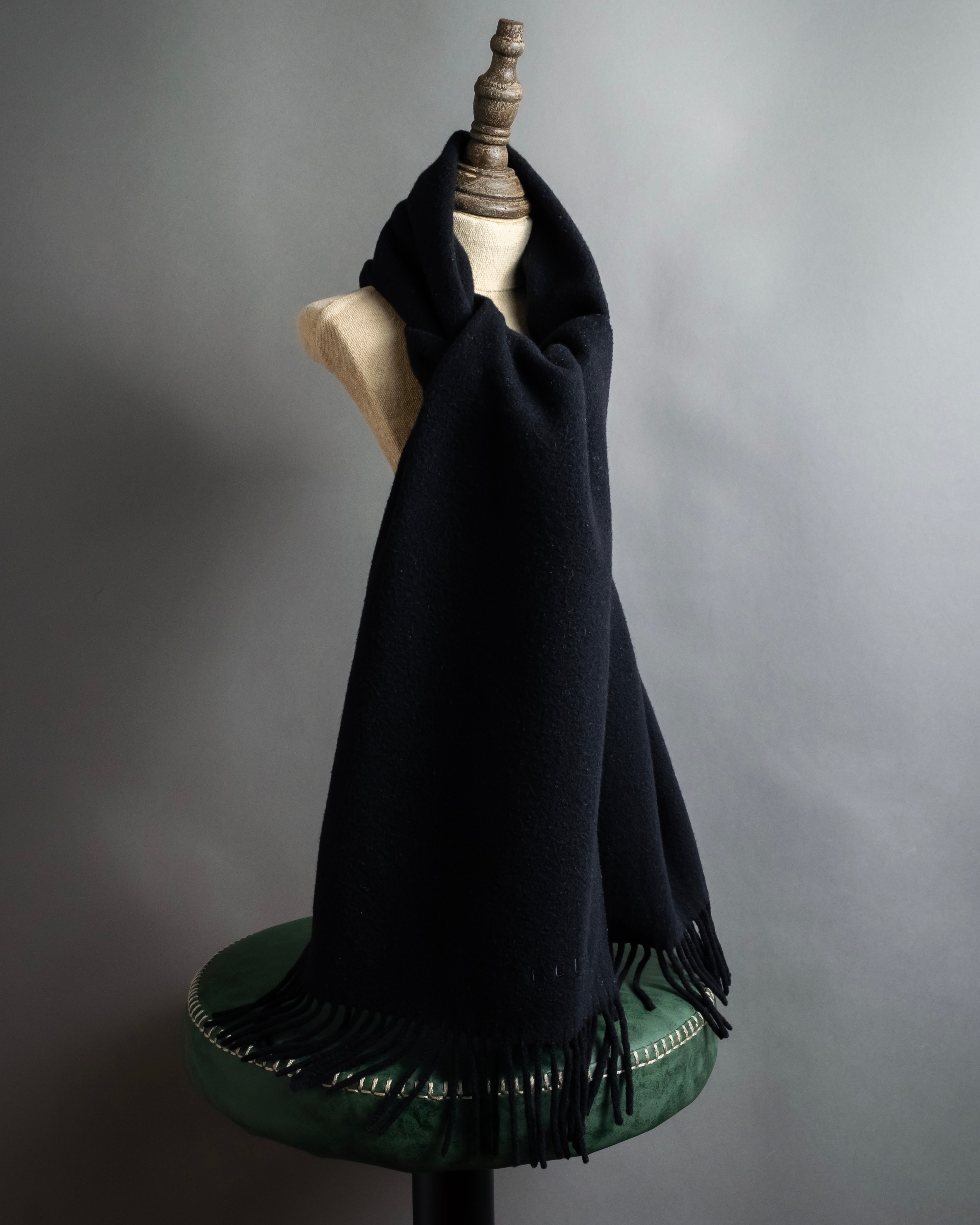 "CELINE" Logo engraved fringe design wool muffler