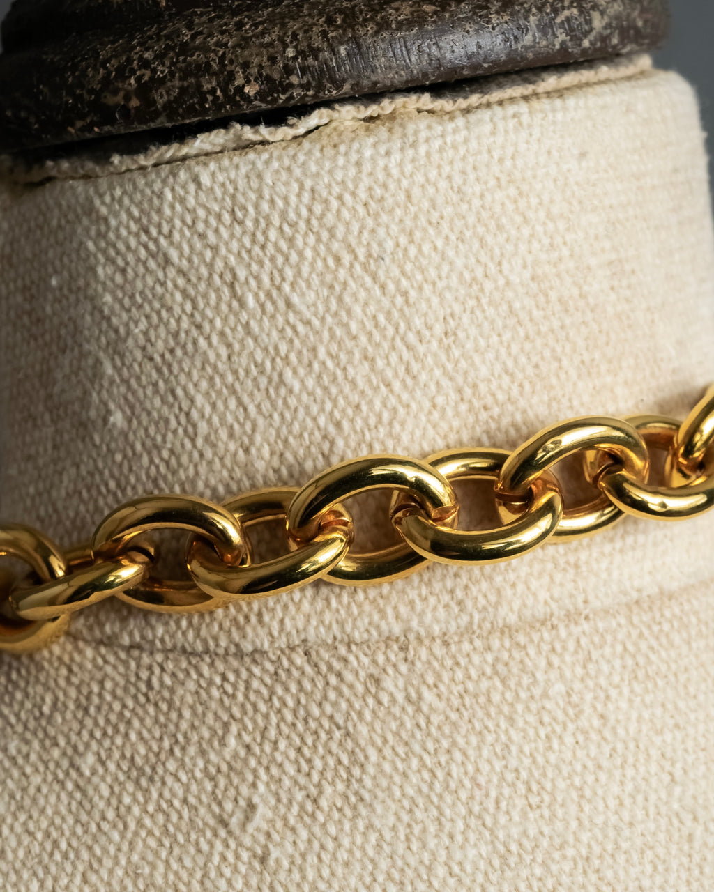 "CELINE" AVENUE MONTAIGNE 38 design gold necklace & belt