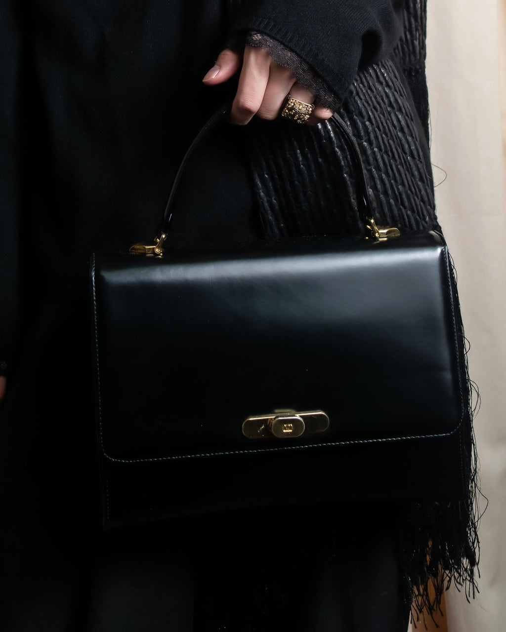 "Valentino Garavani" Logo turn lock parts design leather hand bag