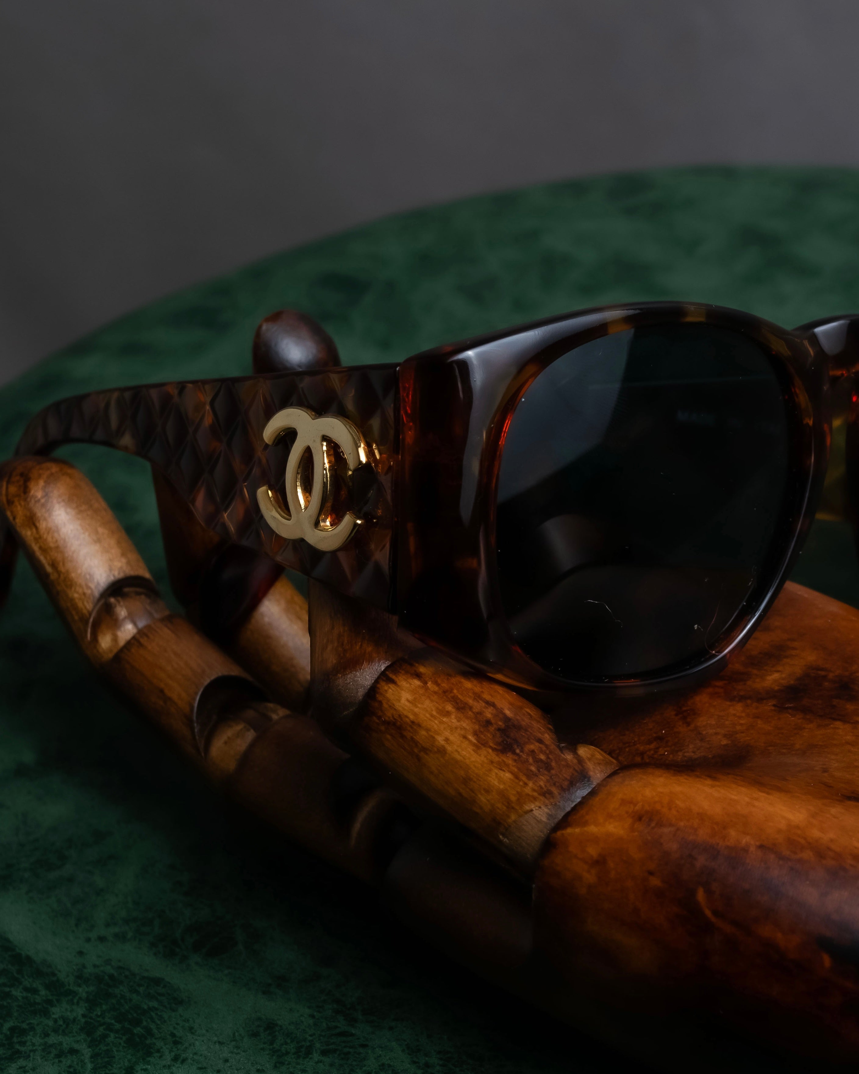 "CHANEL" Tortoiseshell embossed cocomark square sunglasses