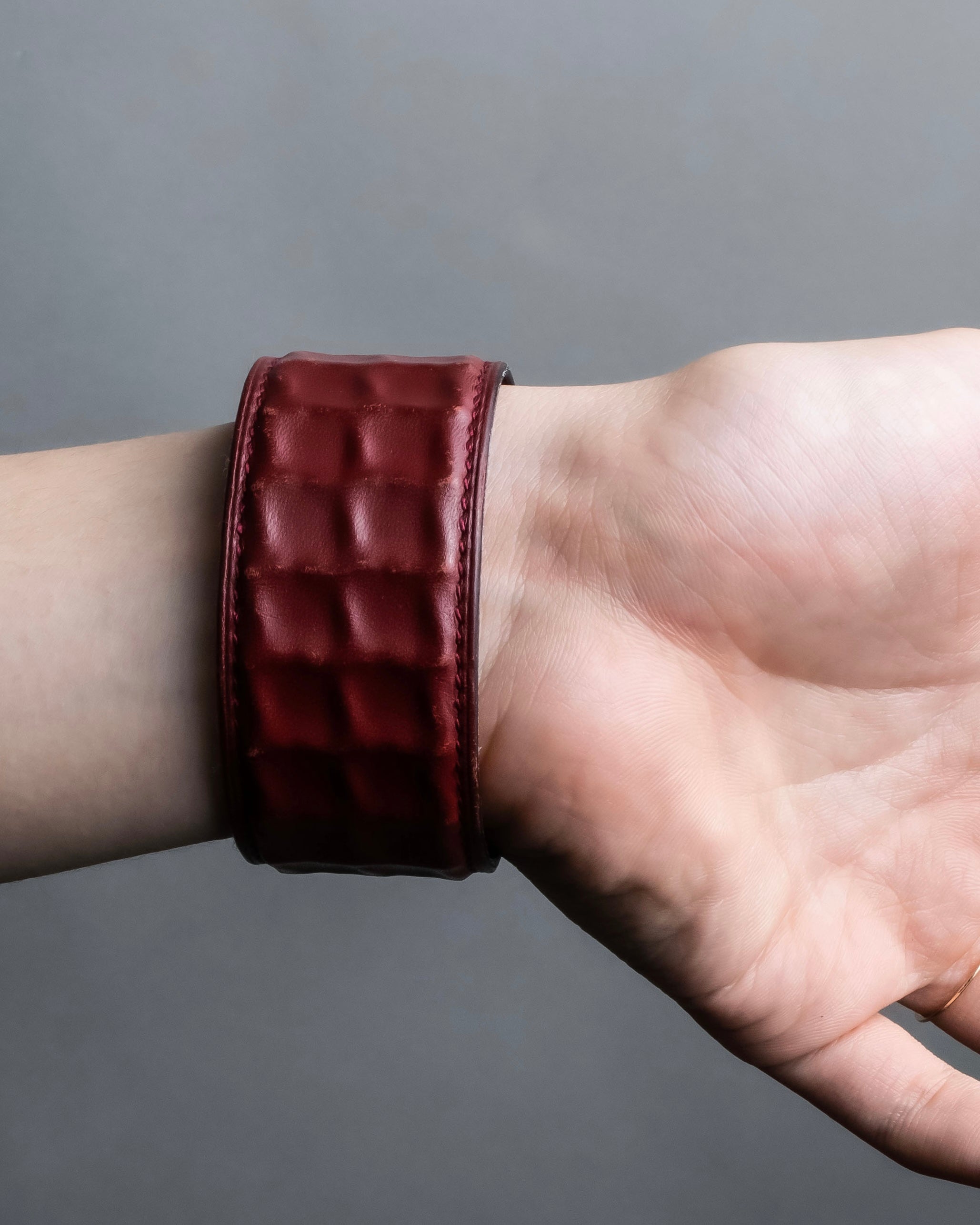 "HERMES" Deutch processing wide leather bracelet