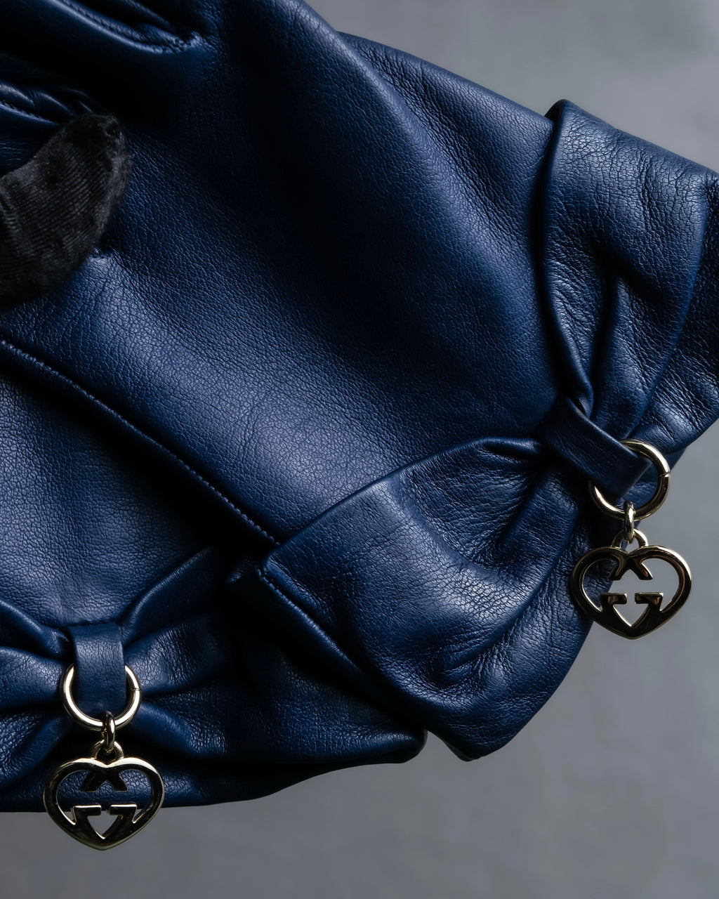 "GUCCI" Ribbon＆charm design blue leather gloves
