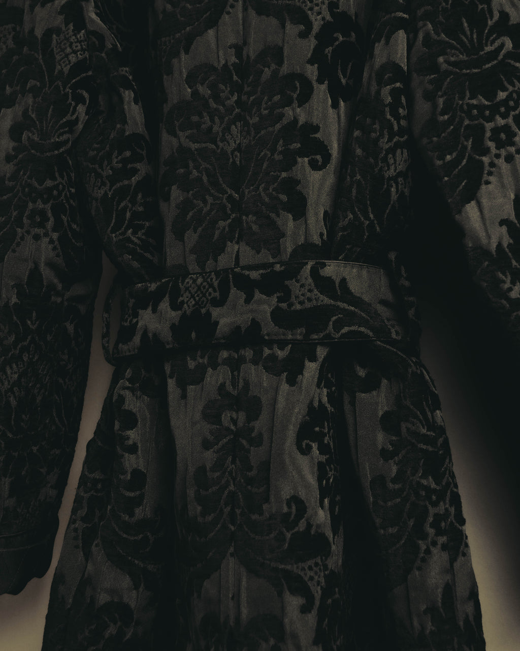 “DOLCE&GABBANA” Late 2010’s-early 2020’s Baroque jacquard belted robe coat