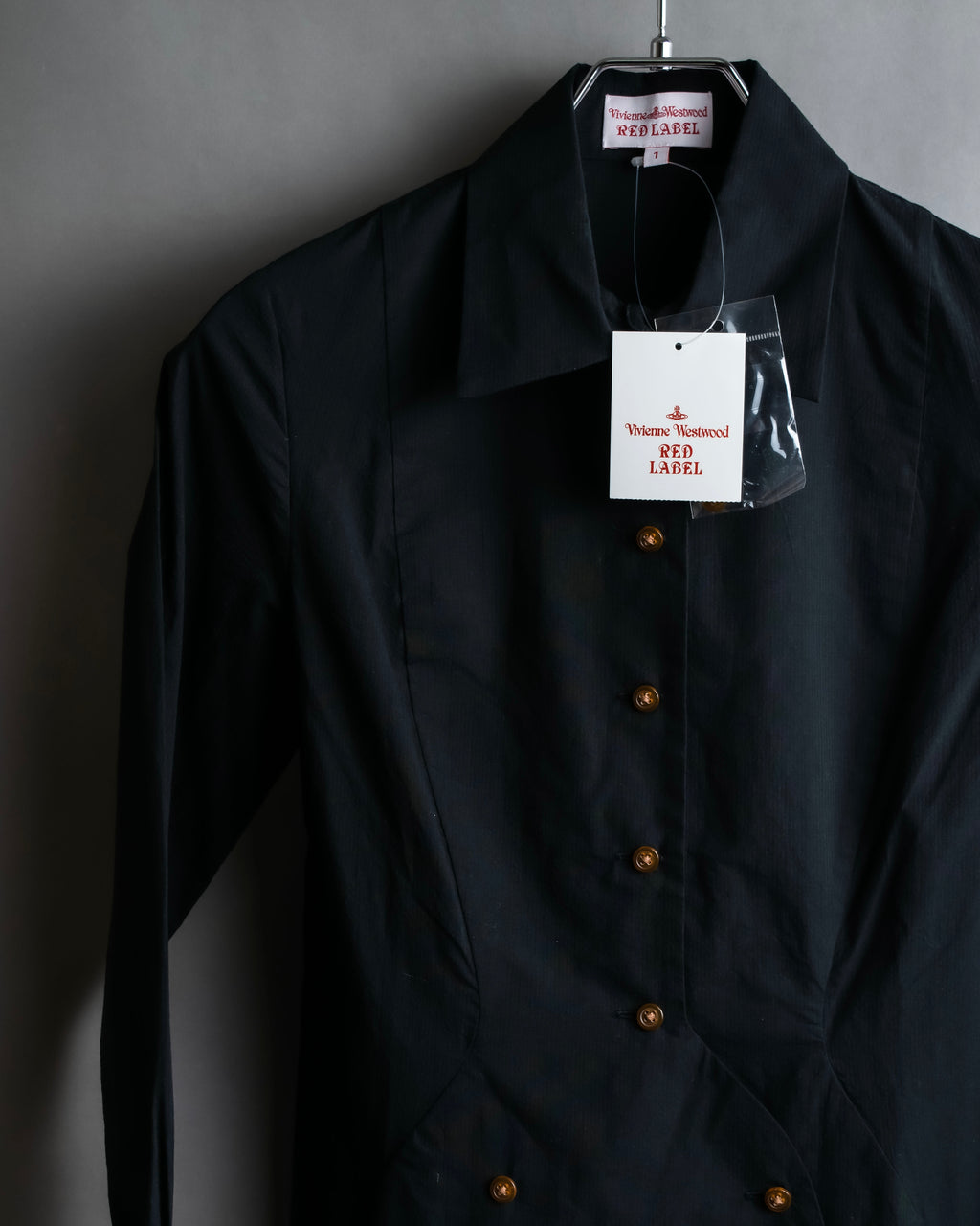 "Vivienne Westwood RED LABEL"
 Front button cutting design shirt