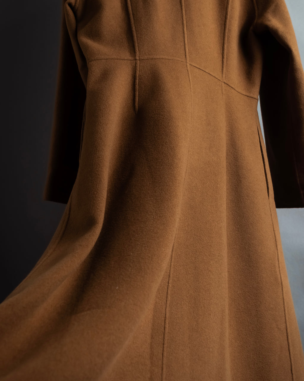 -SPECIAL- "Christian Dior" 80's-90's
Shaped flare silhouette collarless coat