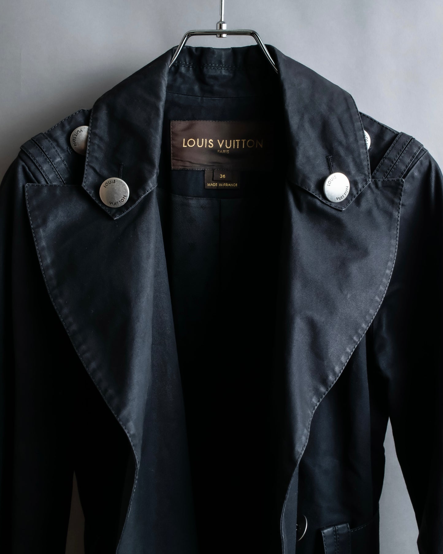 "LOUIS VUITTON" Metal button detailing belted trench coat