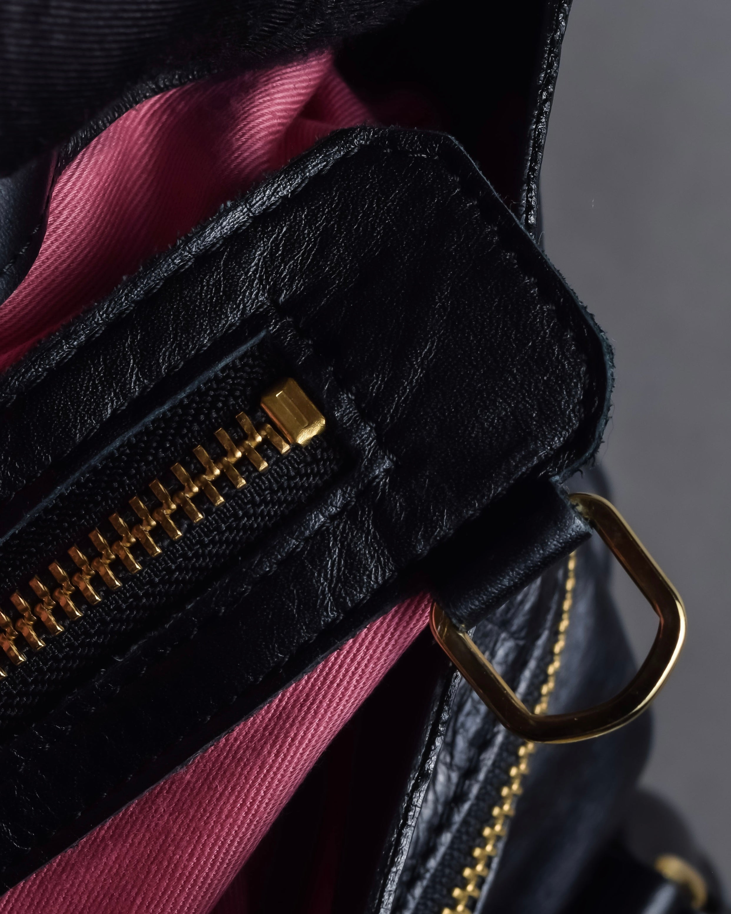 "ADMJ" Gold clasp grain leather shoulder bag