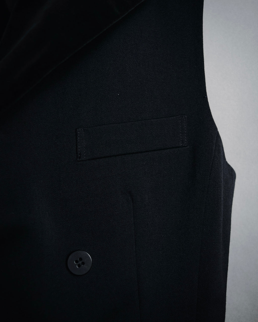 "tricot COMME des GARÇONS"
1989 Velvet-collared double-breasted tailored vest