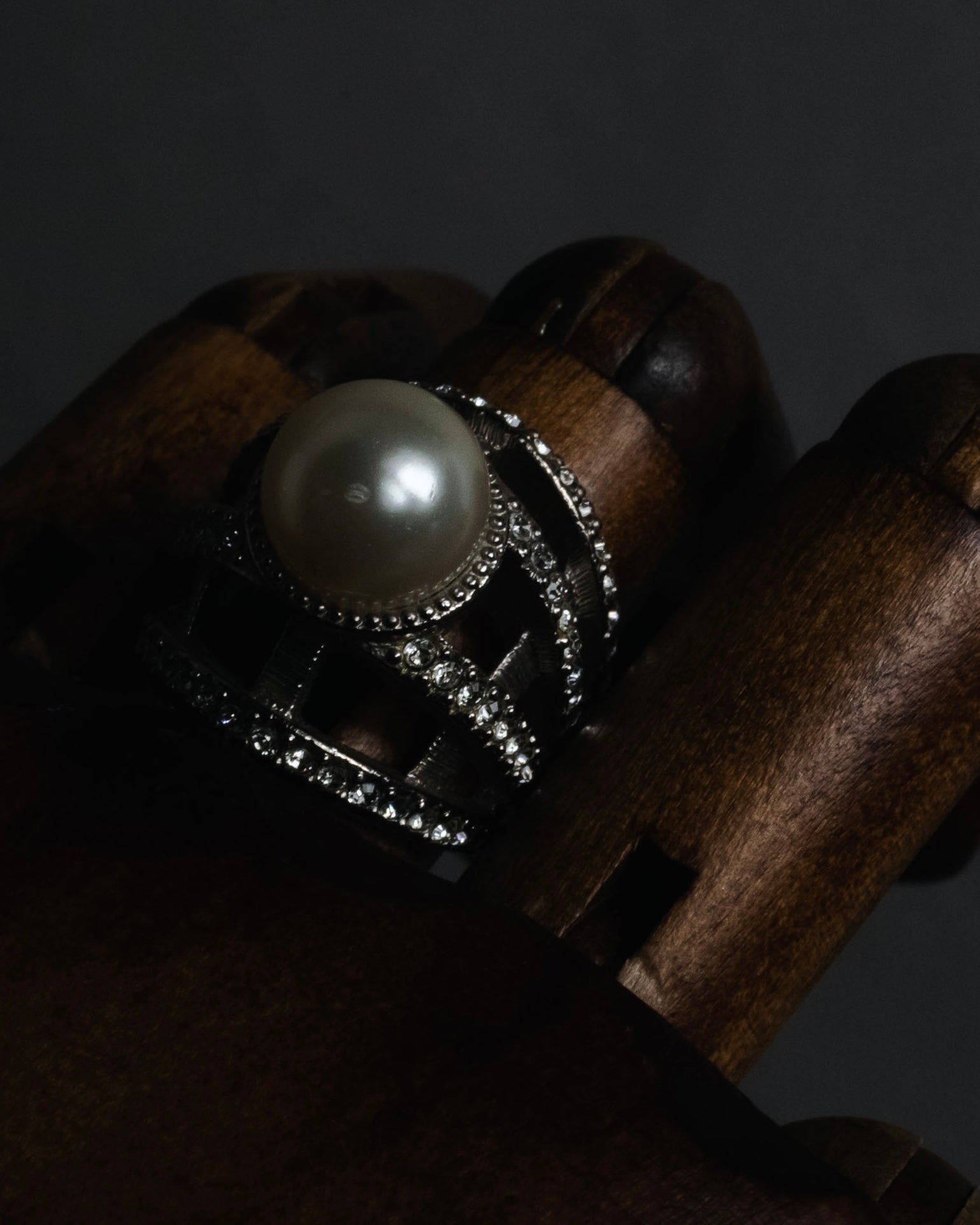 –SPECIAL– "CHANEL" 2016AW Pearl cage pavé statement ring