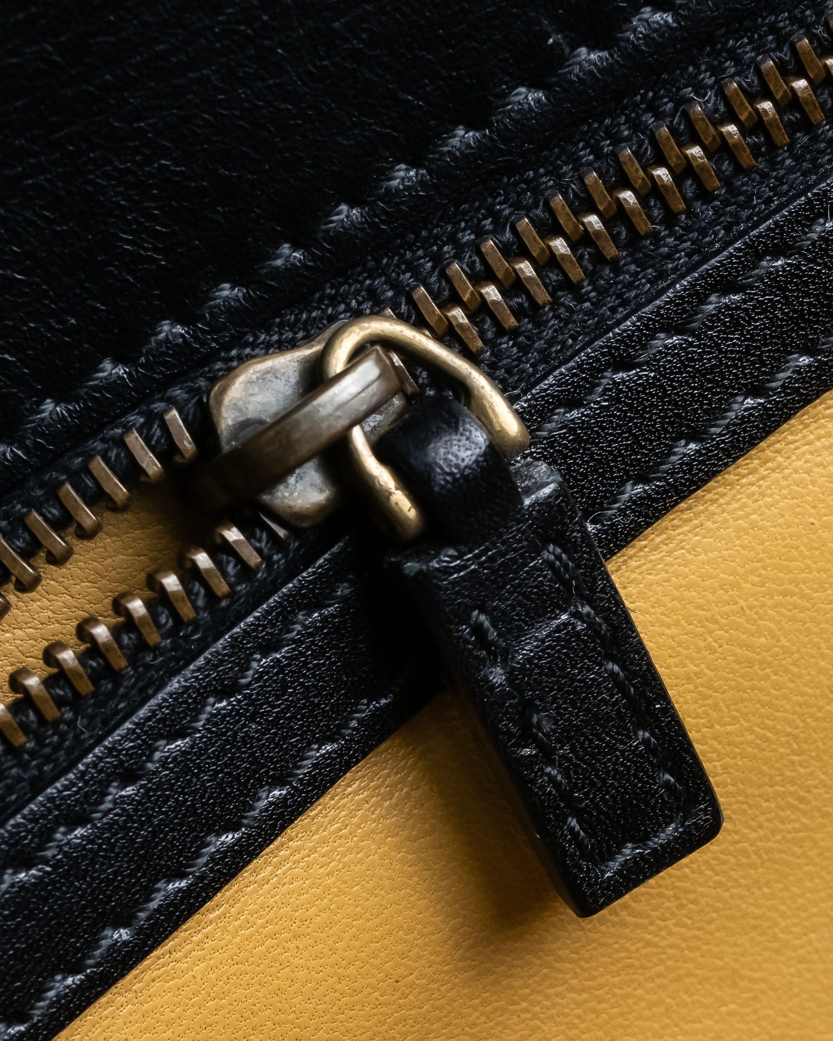 "GUCCI" Double flap design grained leather one-handle bag