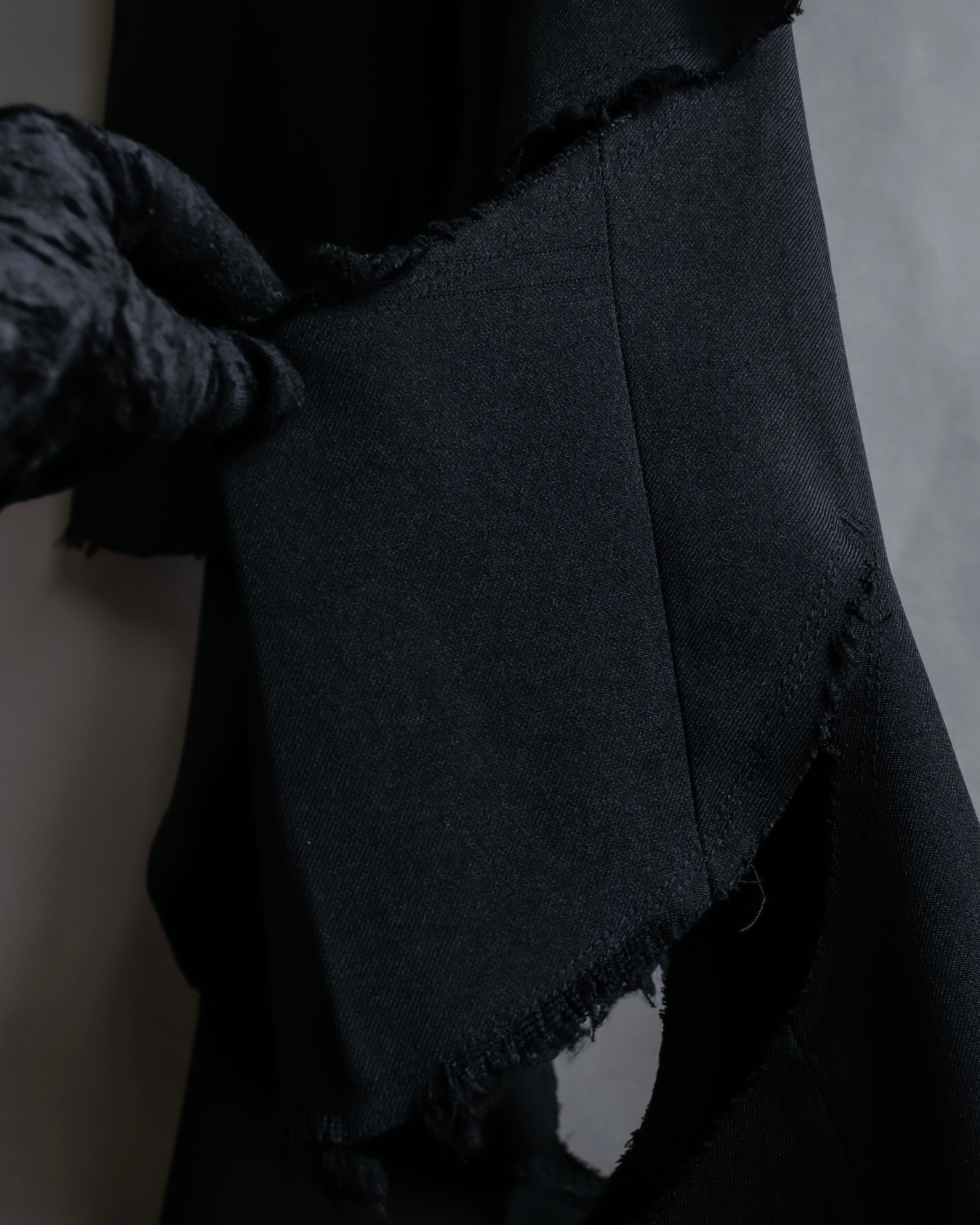 "COMME des GARCONS HOMME PLUS" 19SS Cut-off design slacks