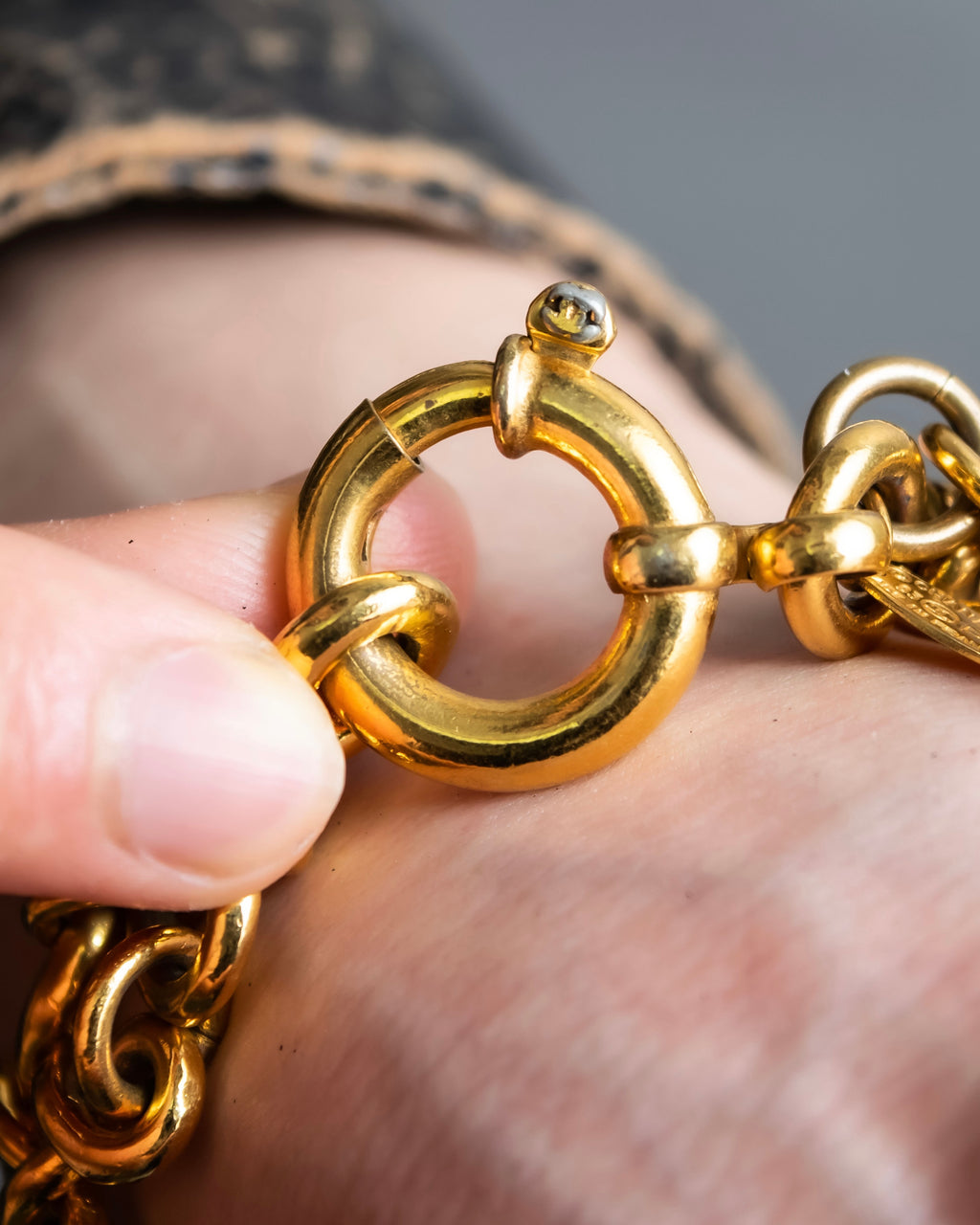 "1993's CHANEL" Coco mark motif gold bracelet