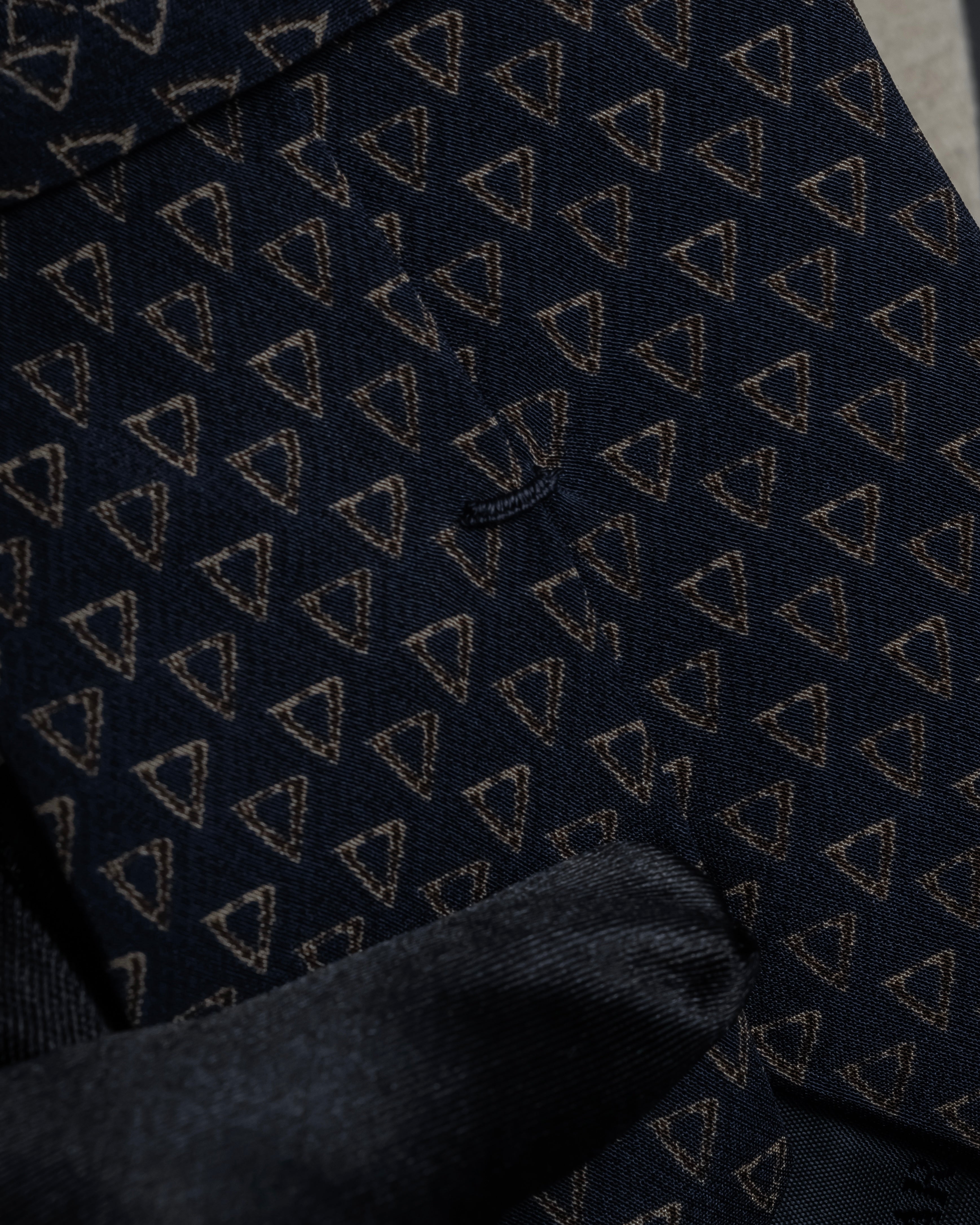 "ARMANI COLLEZIONI" Repeated triangle motif silk neck tie