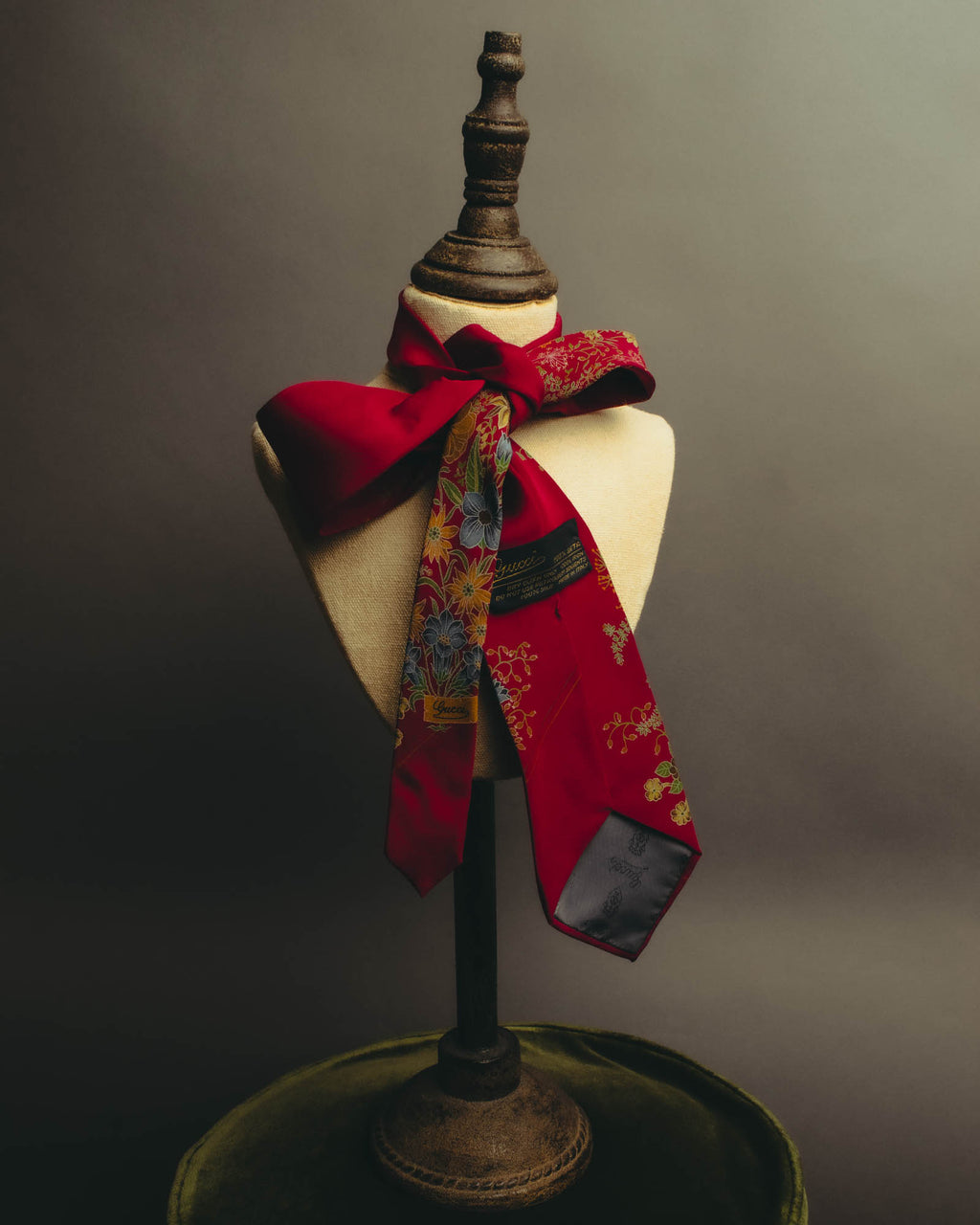 "GUCCI" 70's-80's Floral silk scarf tie