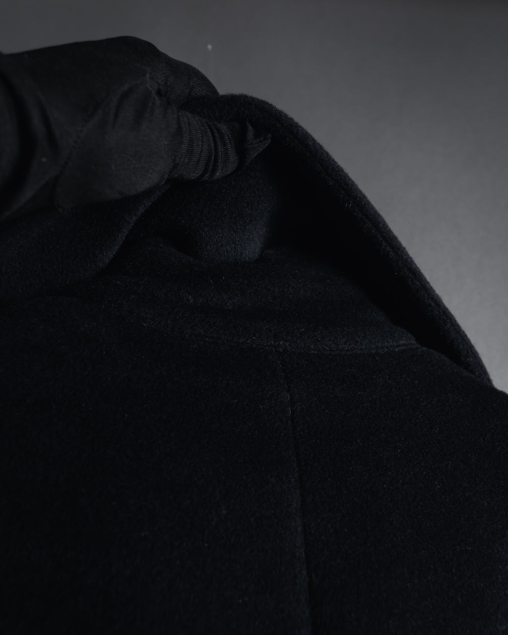 Abrigo doble botonadura estilo pea coat de los años 90-00 de "Max Mara"