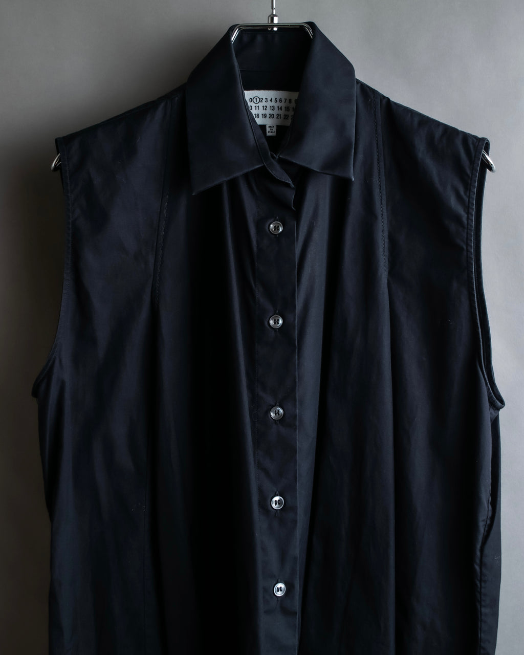 "MAISON MARGIELA" 13SS Panel design sleeveless black shirt