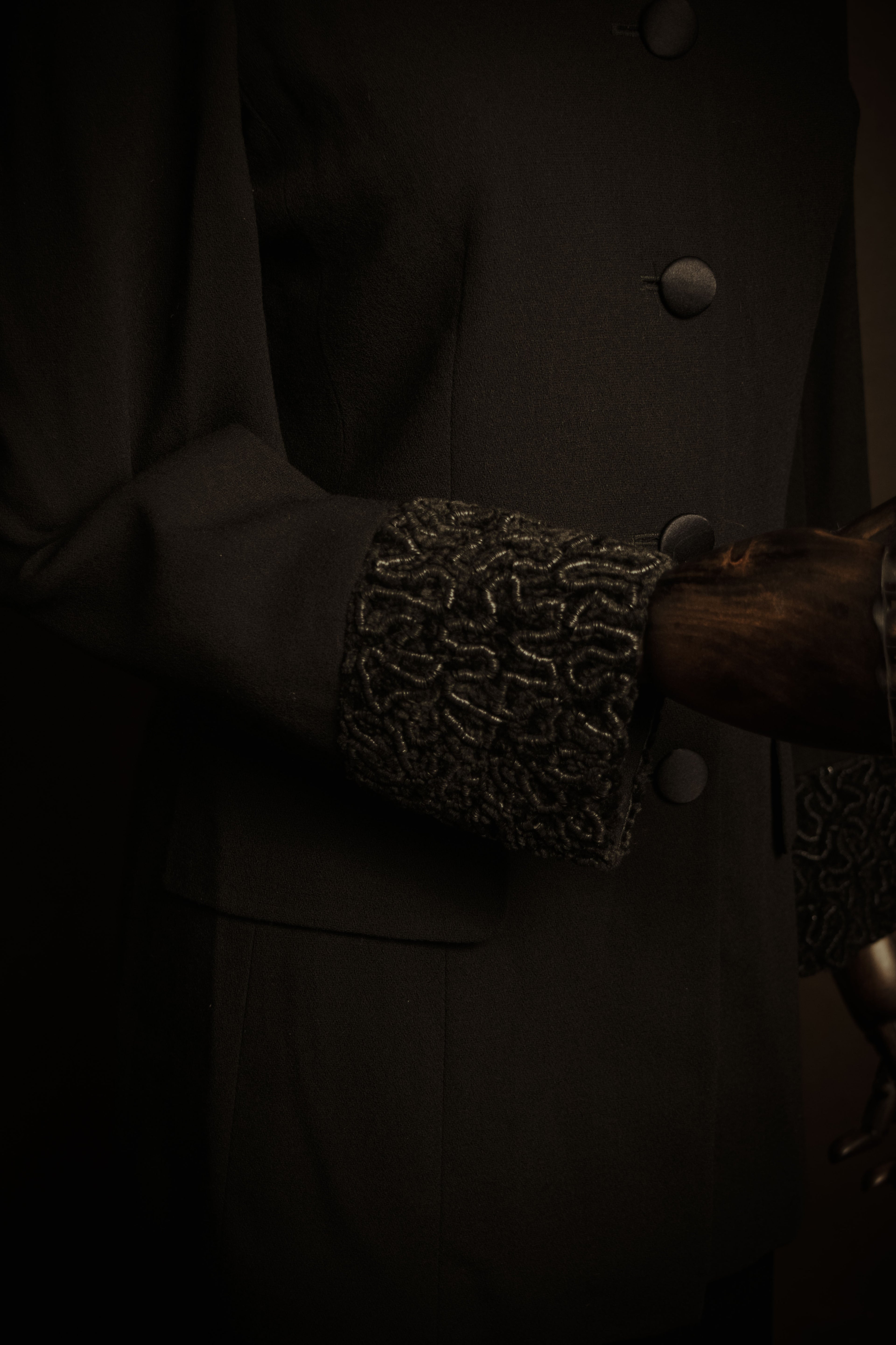 –SPECIAL– “FENDI” 90’s Embroidered collar long tailored jacket