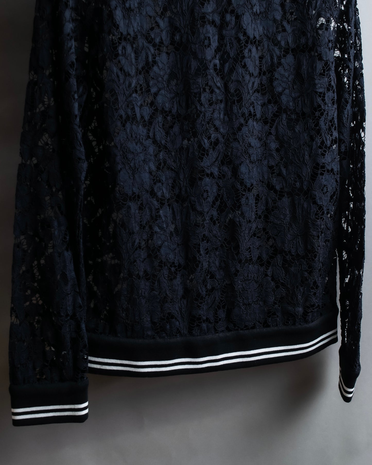 "VALENTINO" Floral lace design trimmed pullover