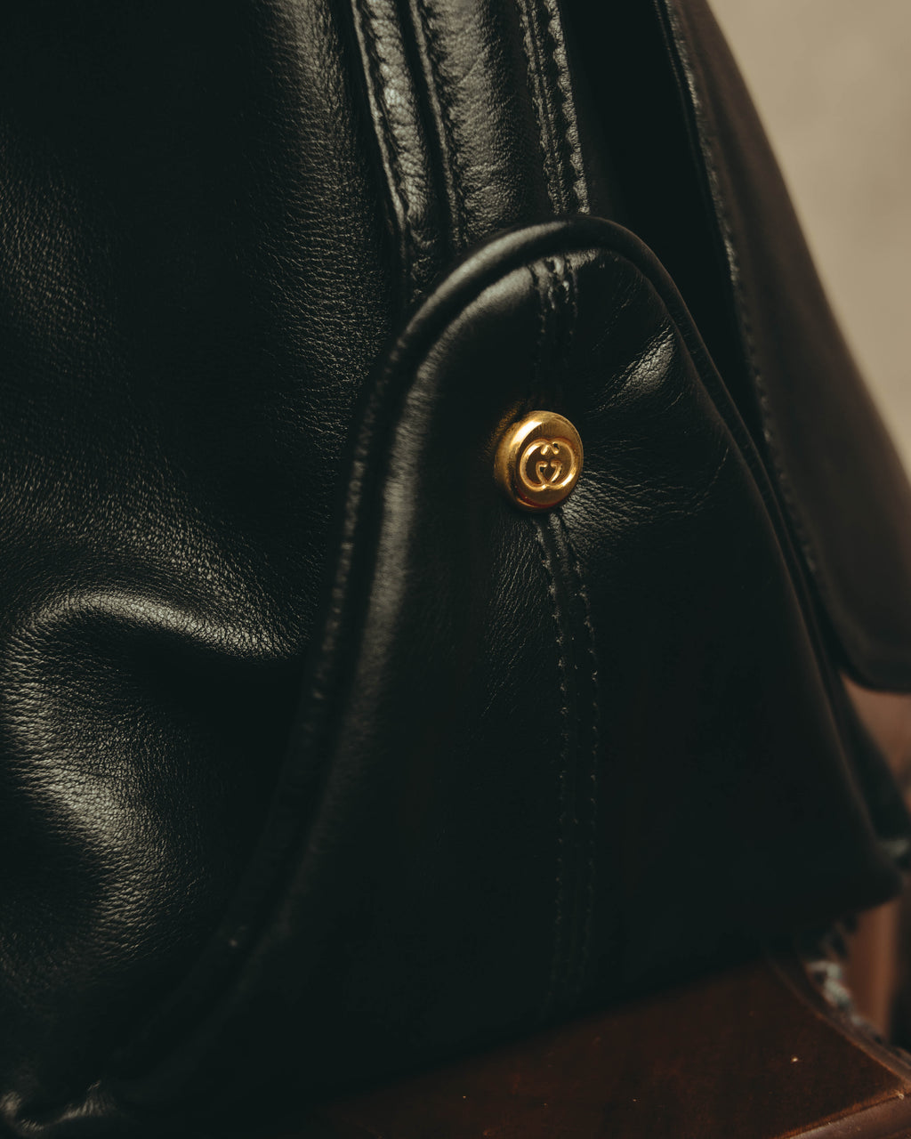 -SPECIAL- "Gucci" 80's Vintage tiger head leather draping shoulder bag with crest charm