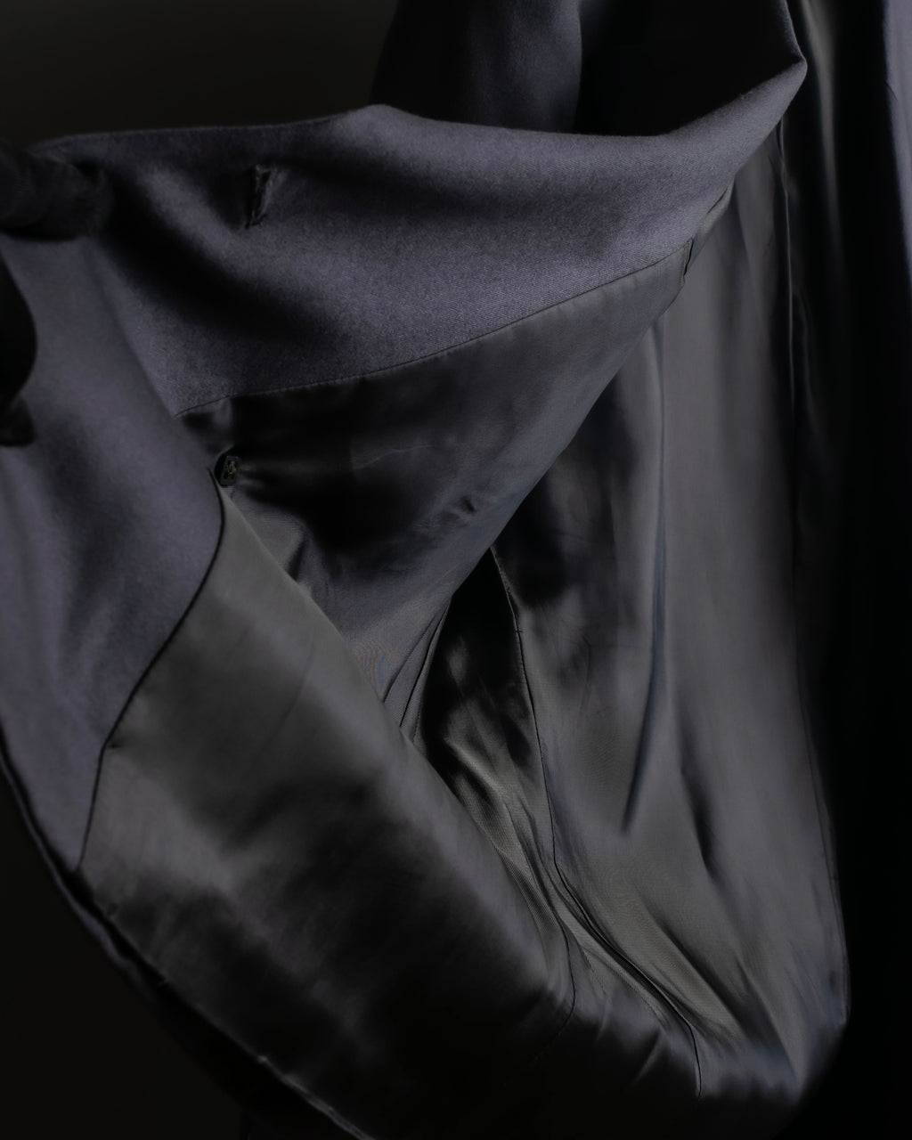 Vintage shoulder construction peak lapel tailored jacket