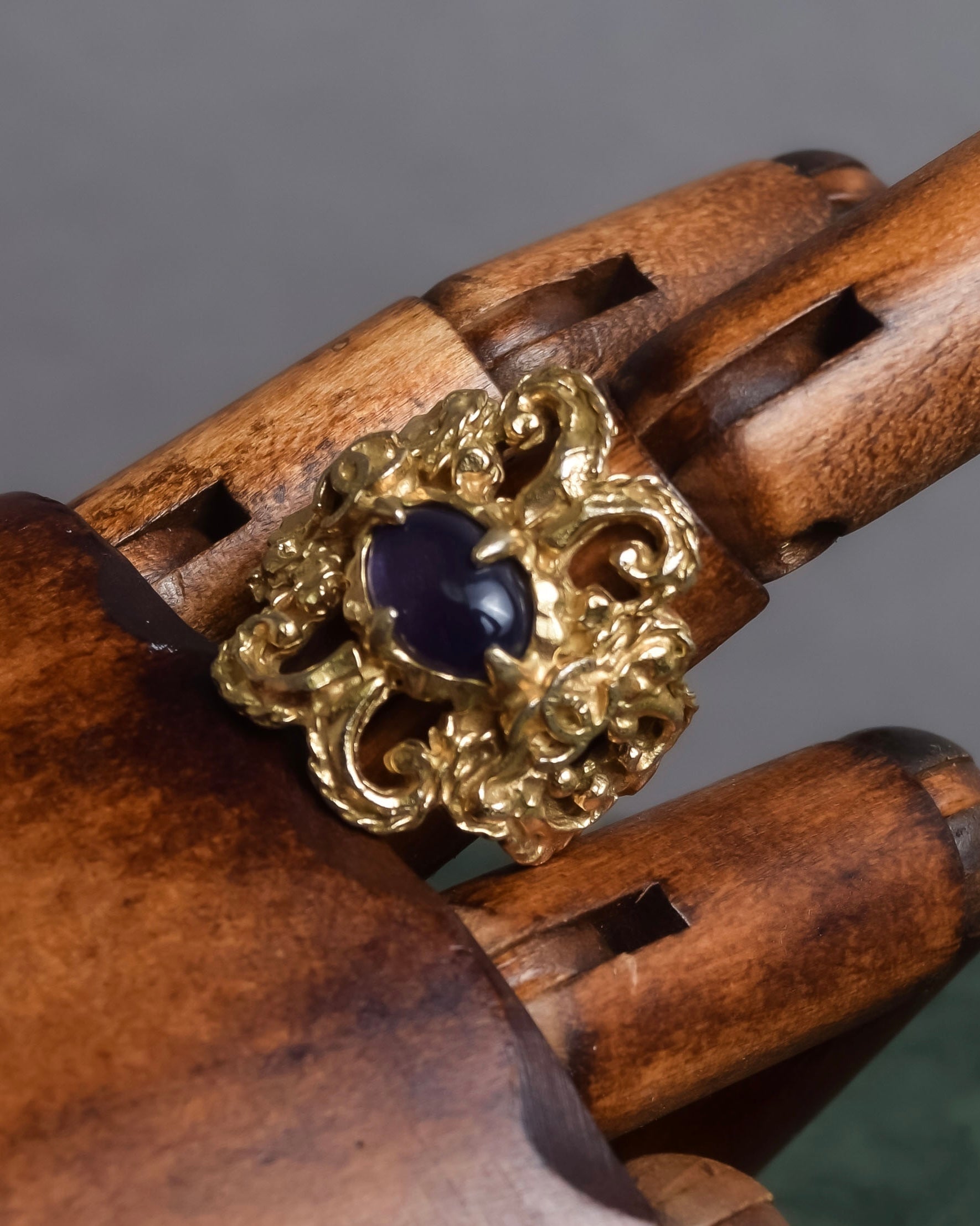 "CHANEL" 90's Baroque carving design gold ring