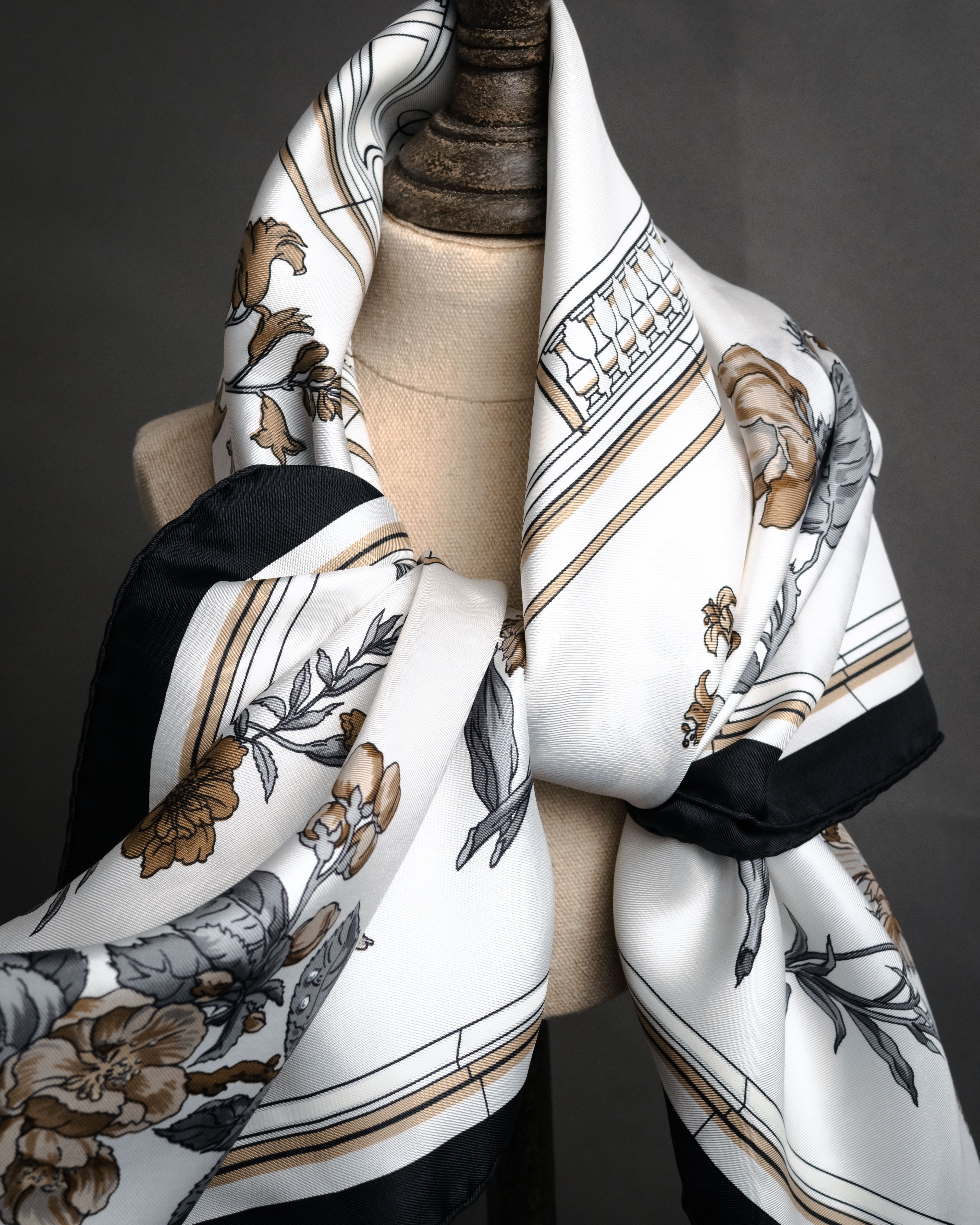 HERMES” 90's-00's Quai aux fleurs silk scarf – MOOD
