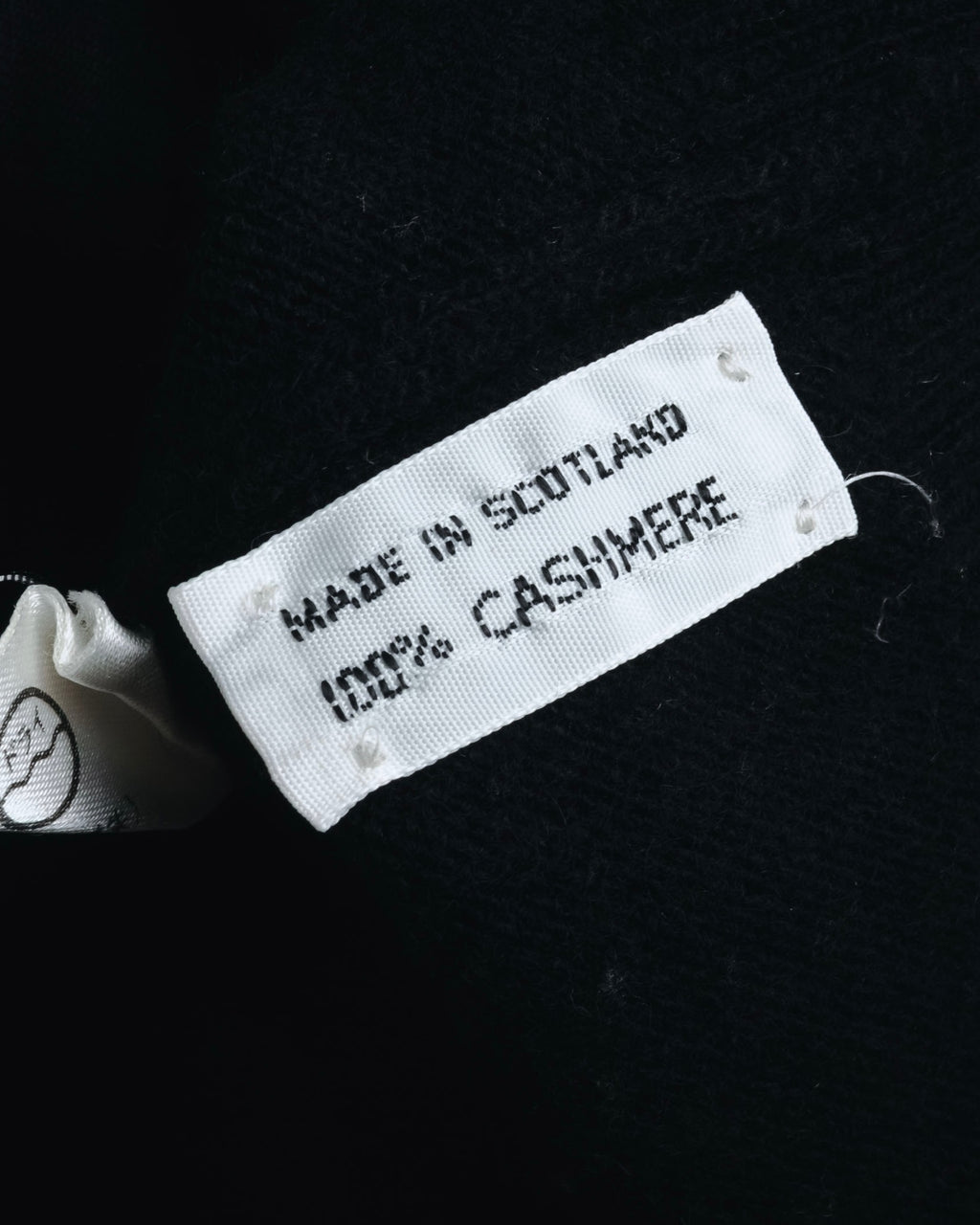 "CELINE" 90’s scottish cashmere v neck knit