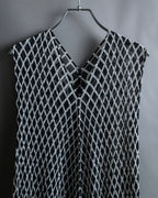 "ISSEY MIYAKE White label"
 Tailcoat design sleeveless dress