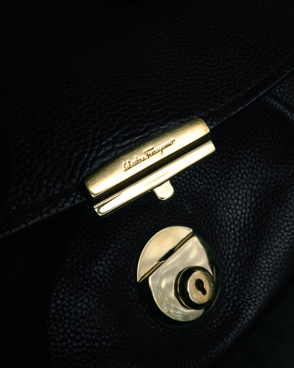 “Salvatore Ferragamo” 2000’s Pebbled leather turn lock bag