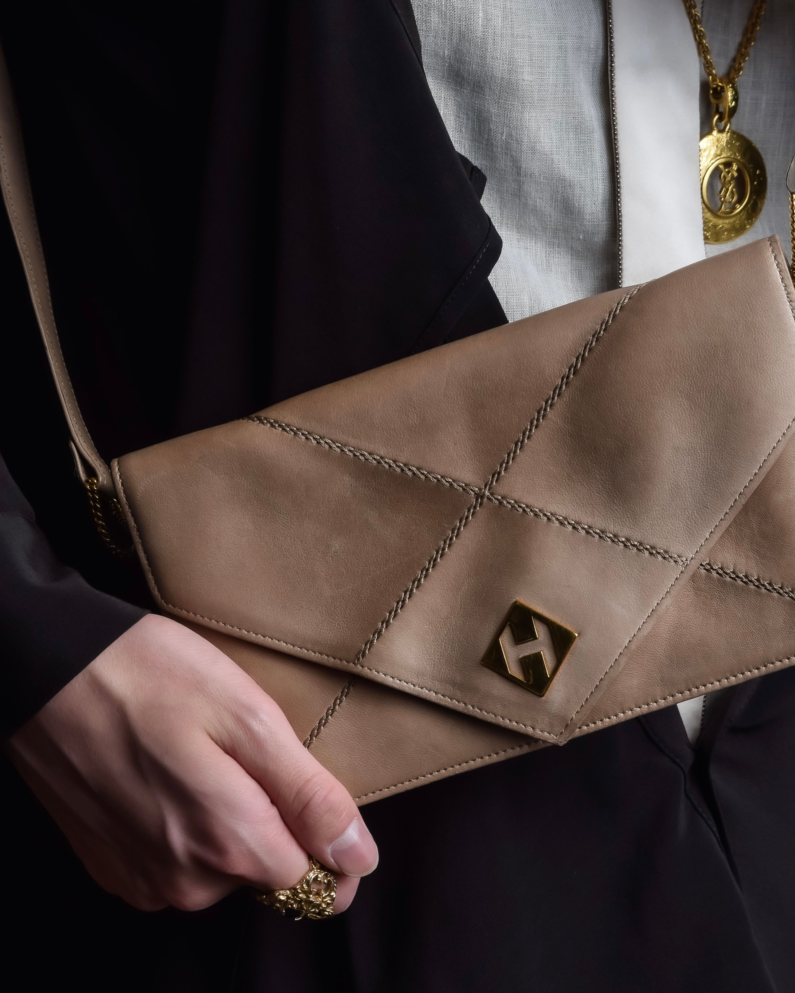 "HERMES" 70's Diamond stitched envelope leather bag