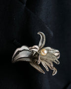 "Vintage petal motif broach"