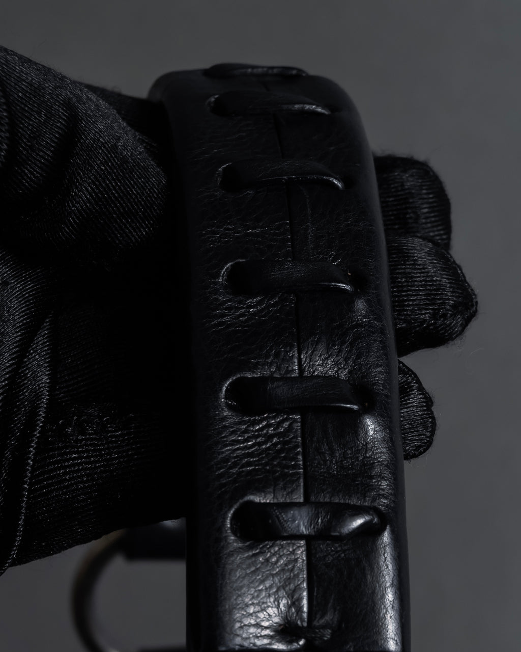 -SPECIAL- "YVES SAINT LAURENT"
00's Tom Ford period stacked ring design horizontal leather bag